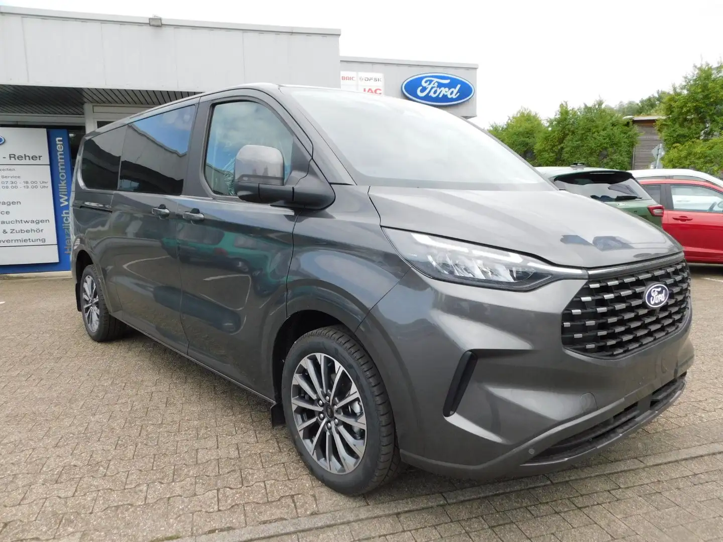 Ford Tourneo Custom Titanium X  2.0 L2 Autom. Allrad Grau - 1