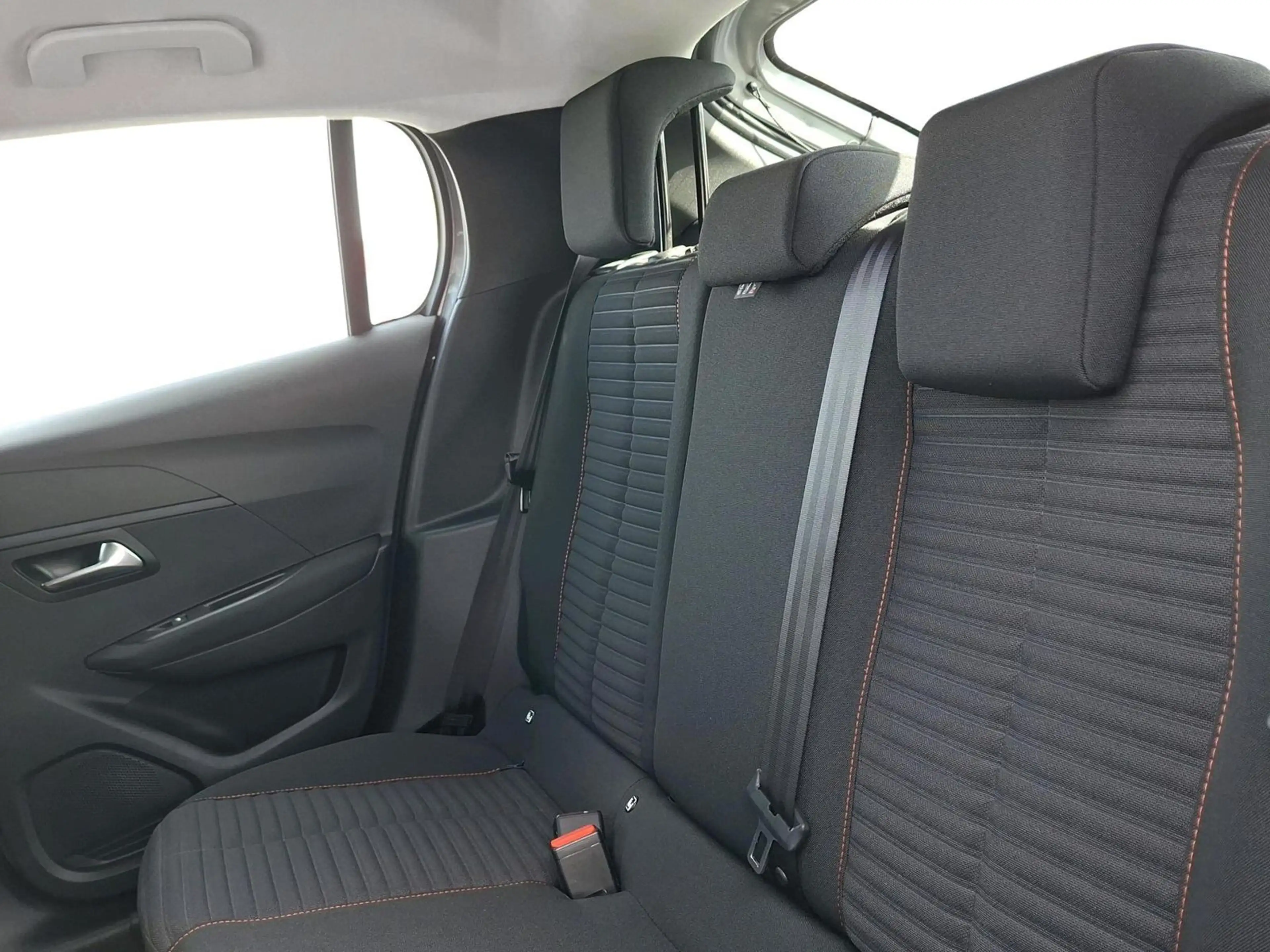 Peugeot e-208 Active Pack Elektromotor 136 SHZ — photo 8