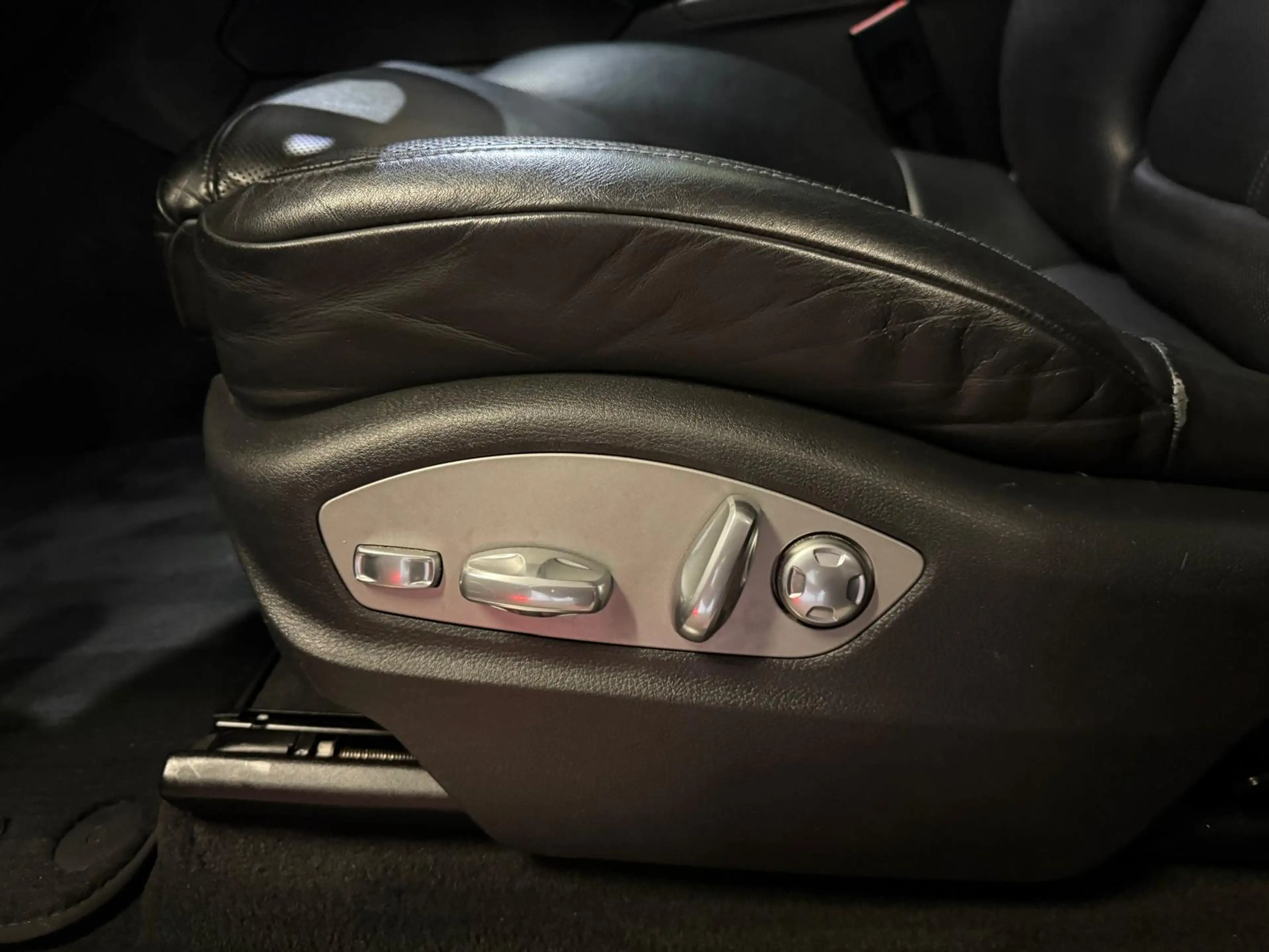 Porsche Macan 3.0S-LUCHTVERING-PANORAMA-STOELEN 14 VOUDIG-BURMES — photo 15