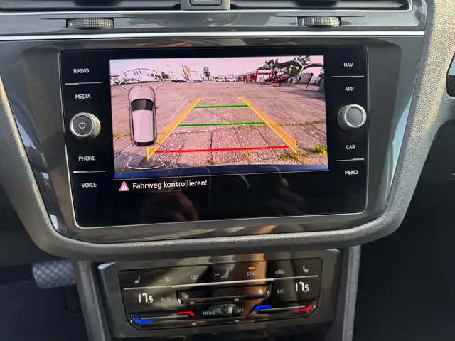 Volkswagen Tiguan view 13