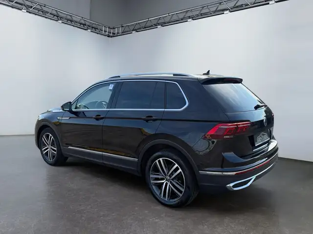 Volkswagen Tiguan view 4