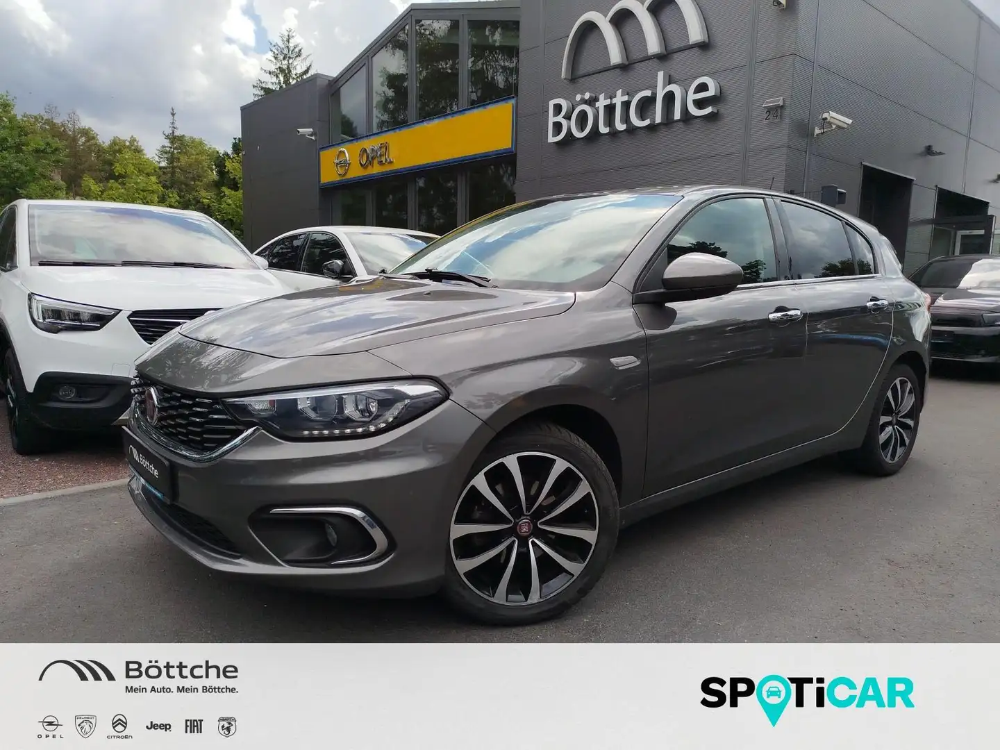 Fiat Tipo Lounge 1.4 16V Turbo Grijs - 1