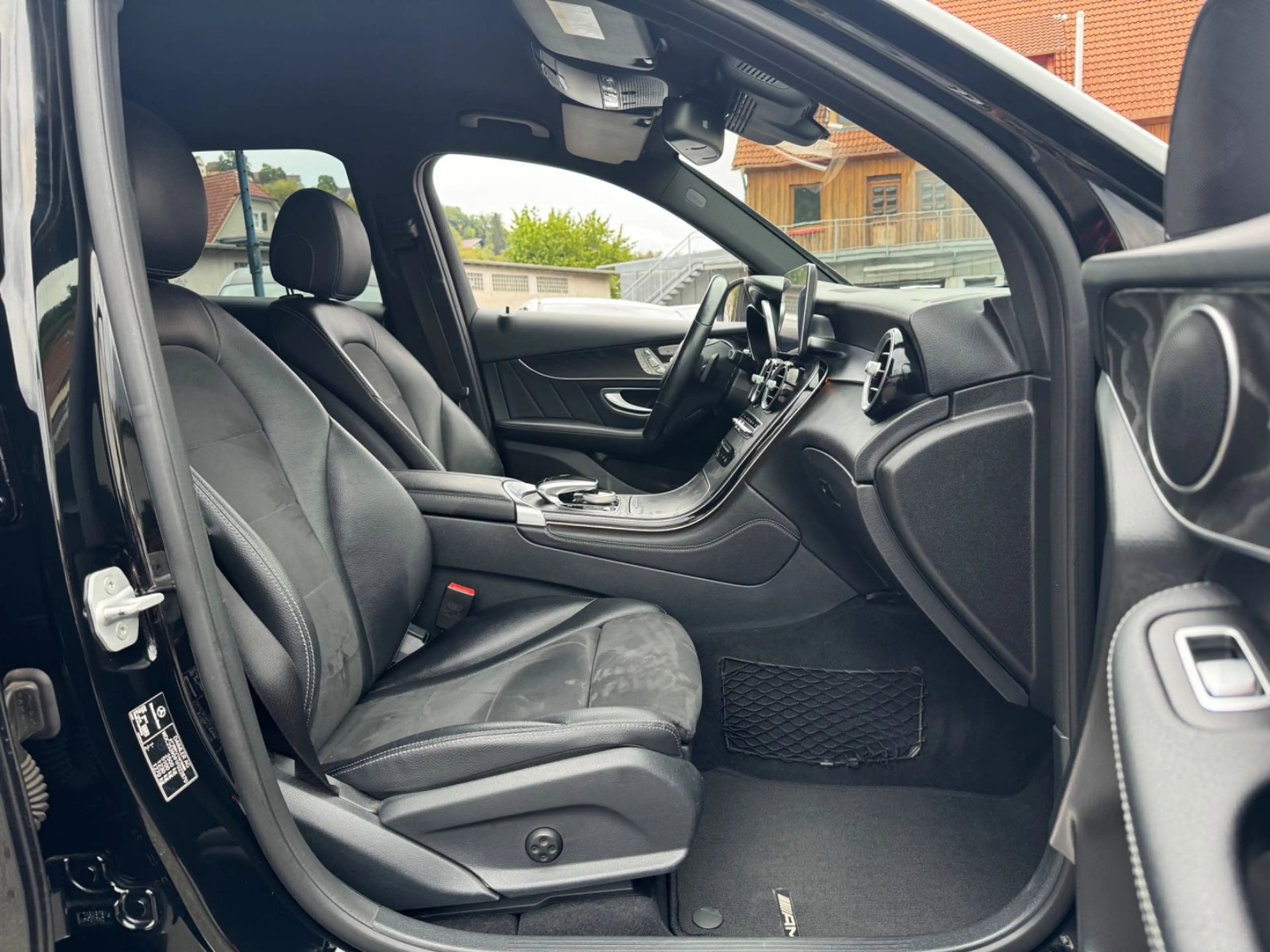 Mercedes-Benz GLC 250 d 4Matic AMG Line *DISTRONIC*360°*LED* — photo 8