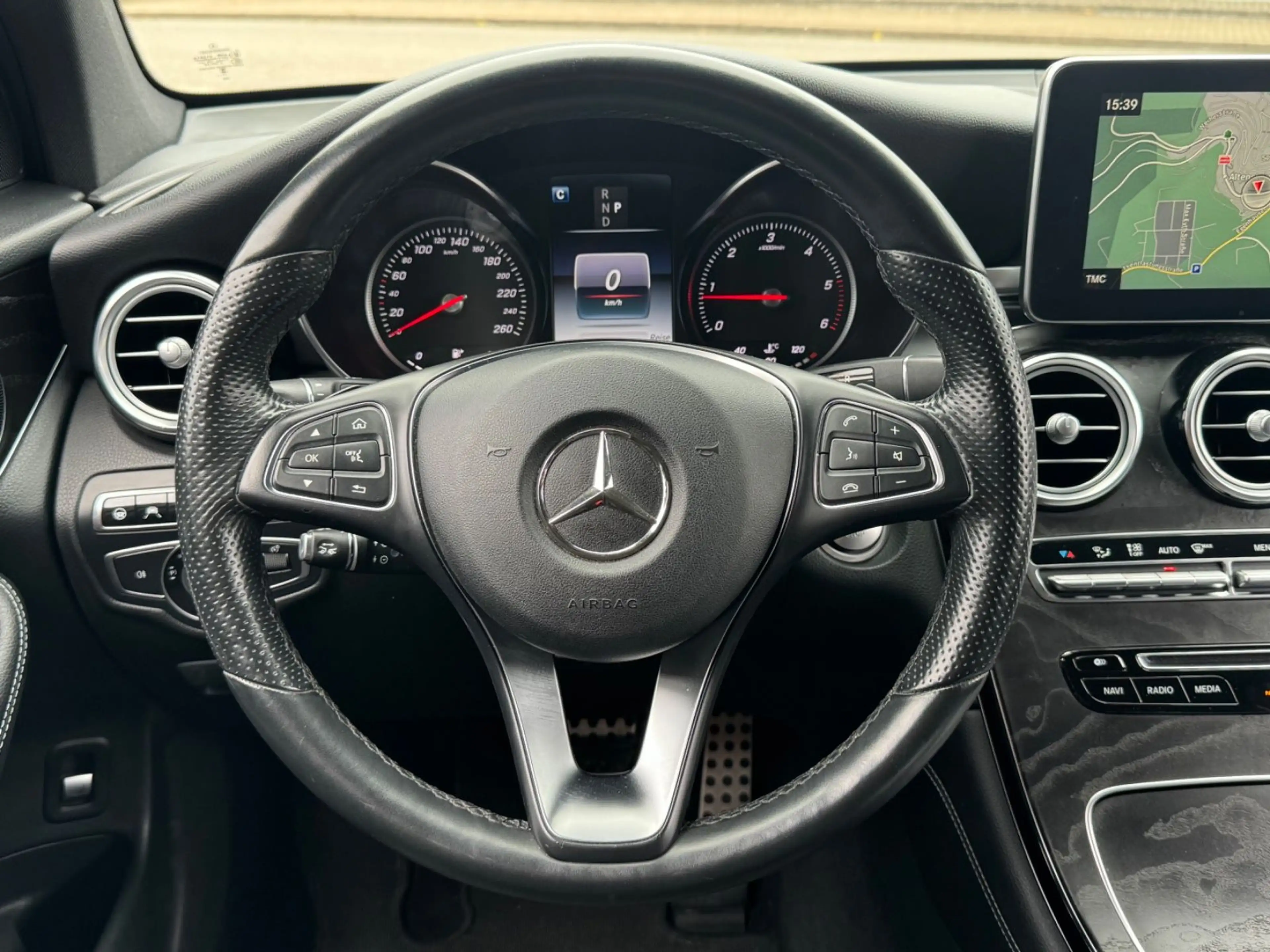 Mercedes-Benz GLC 250 d 4Matic AMG Line *DISTRONIC*360°*LED* — photo 15