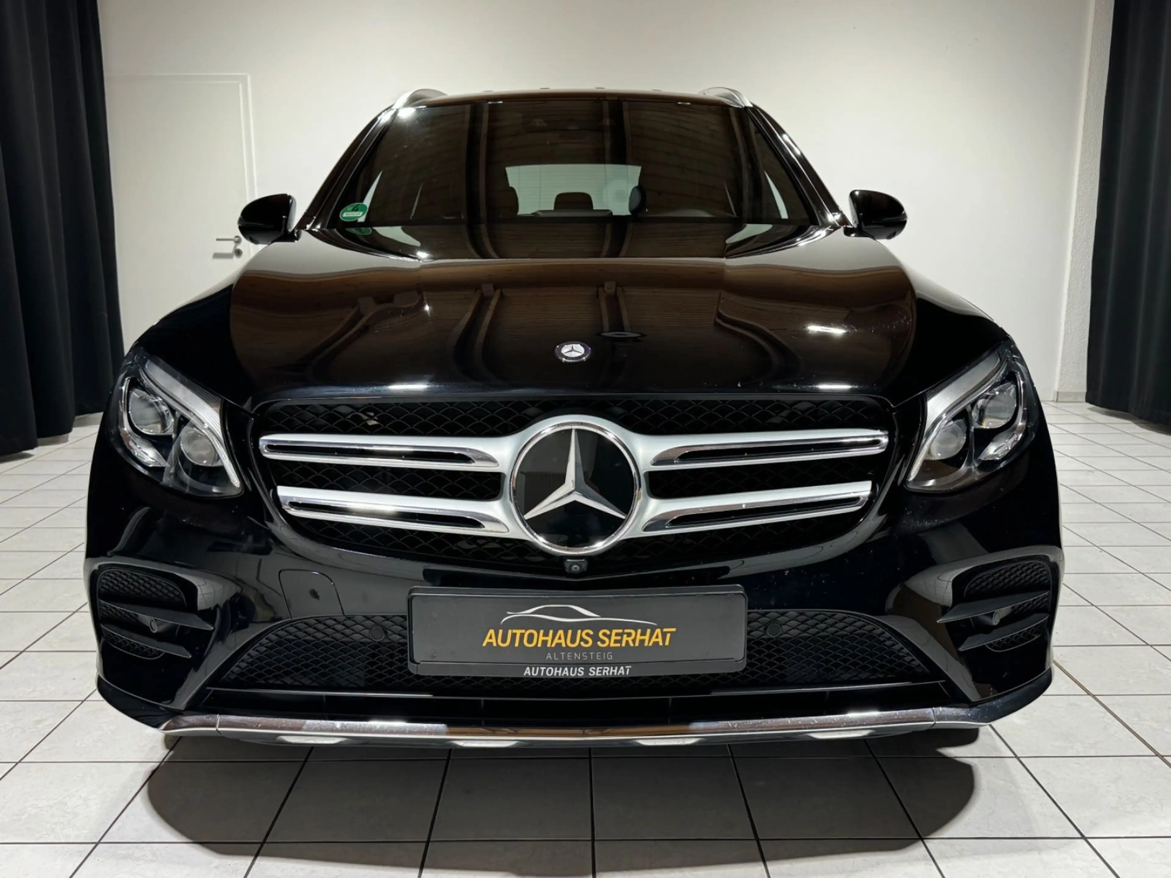 Mercedes-Benz GLC 250 d 4Matic AMG Line *DISTRONIC*360°*LED* — photo 3