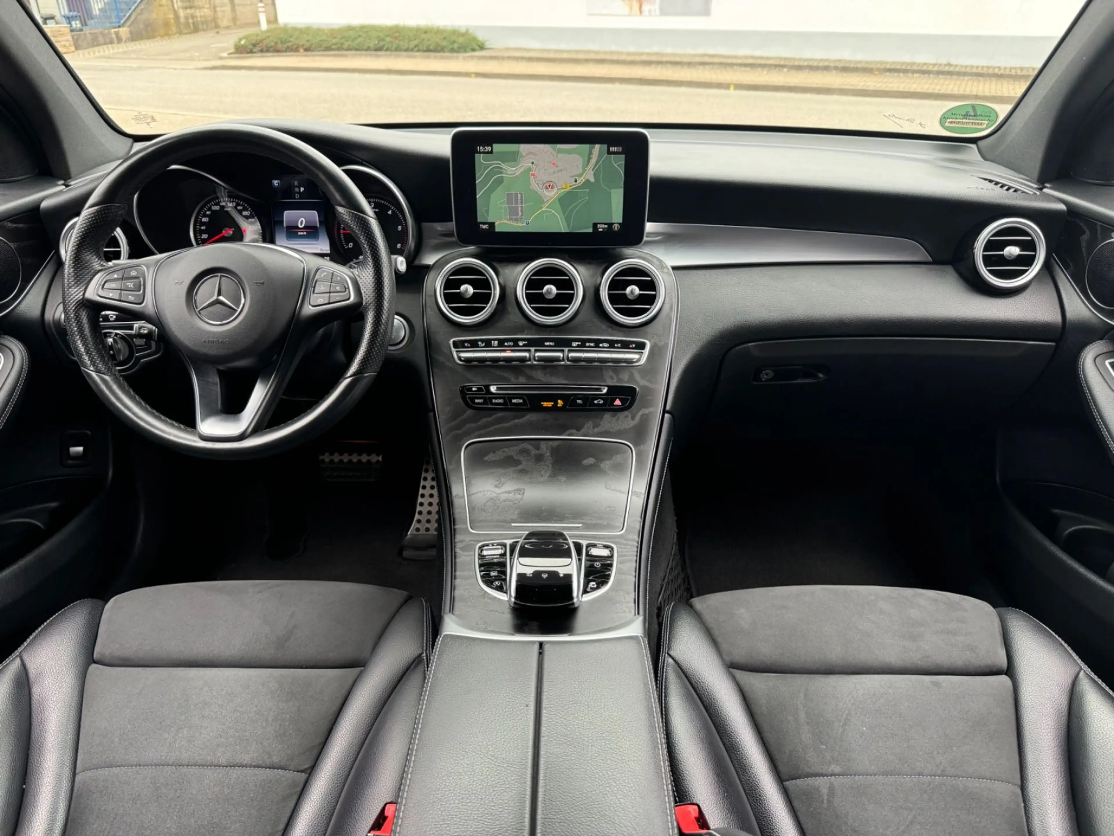 Mercedes-Benz GLC 250 d 4Matic AMG Line *DISTRONIC*360°*LED* — photo 13