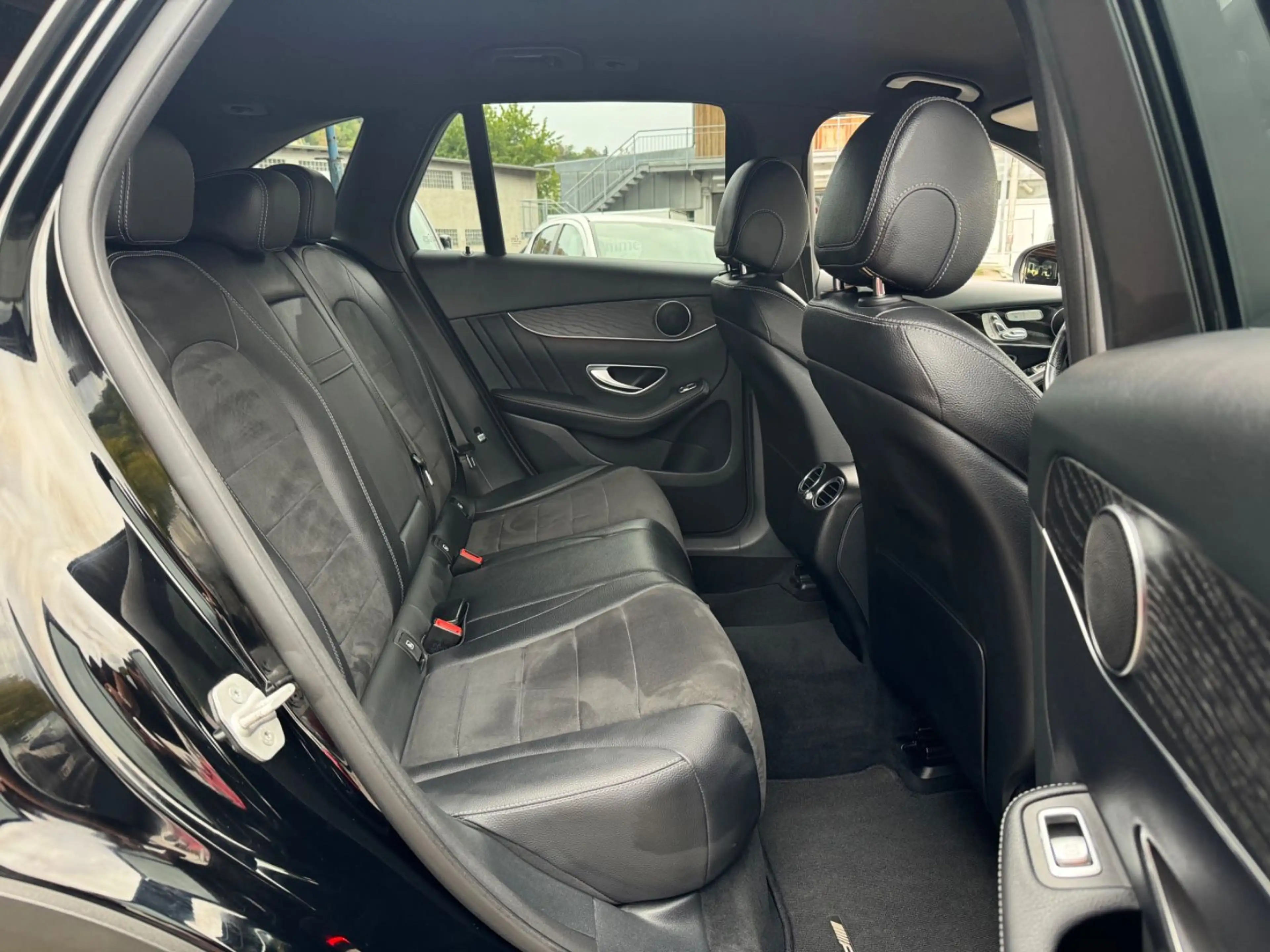 Mercedes-Benz GLC 250 d 4Matic AMG Line *DISTRONIC*360°*LED* — photo 9