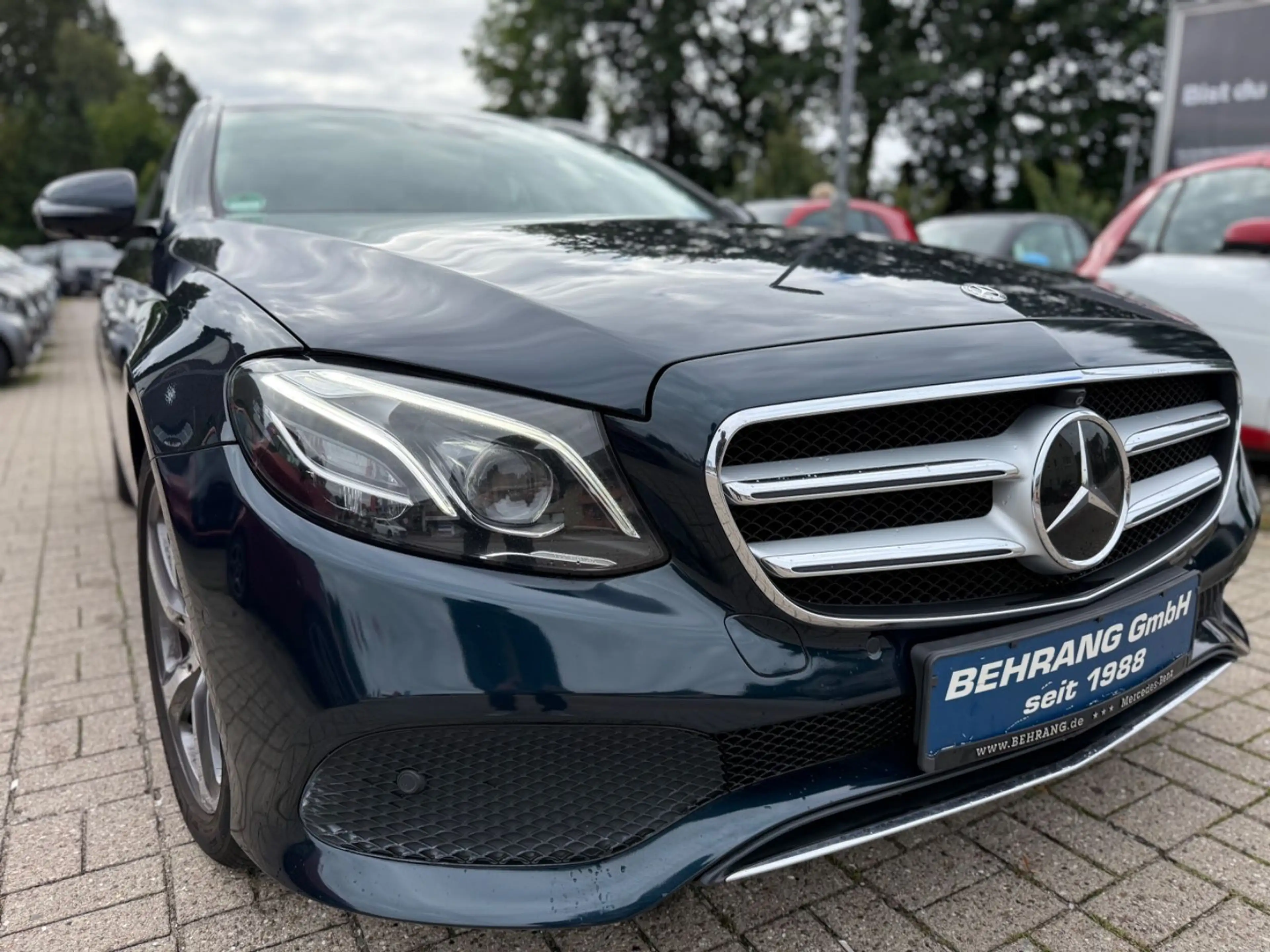 Mercedes-Benz E 350 E350Td AVANTGARDE *DISTRO*360°KAM*AHK*WIDESCREEN — photo 4