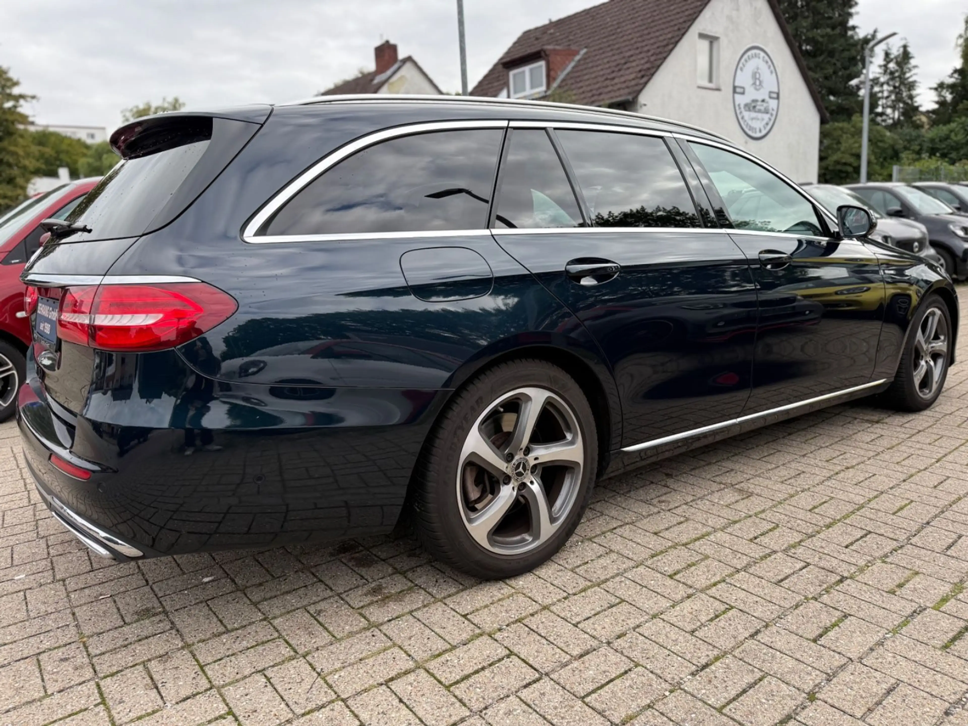 Mercedes-Benz E 350 E350Td AVANTGARDE *DISTRO*360°KAM*AHK*WIDESCREEN — photo 42