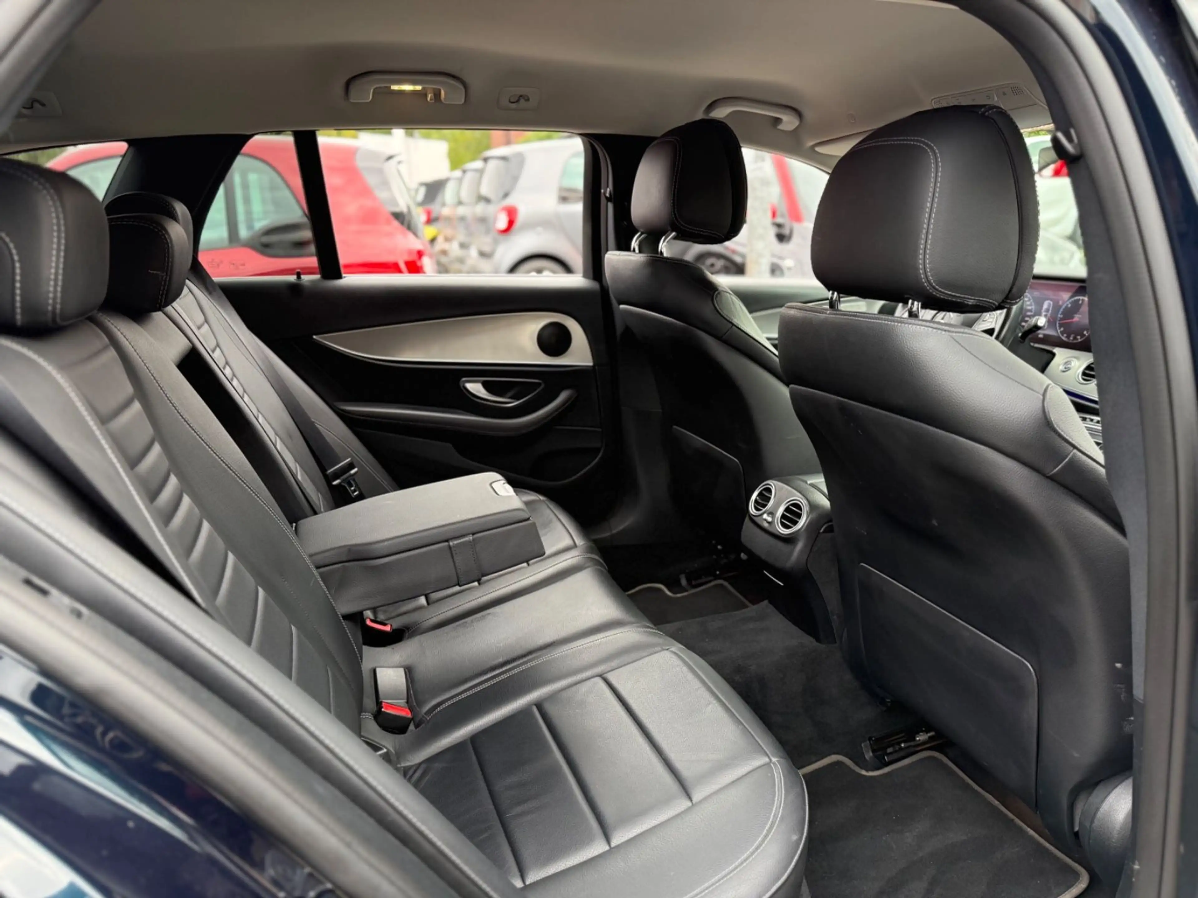 Mercedes-Benz E 350 E350Td AVANTGARDE *DISTRO*360°KAM*AHK*WIDESCREEN — photo 27