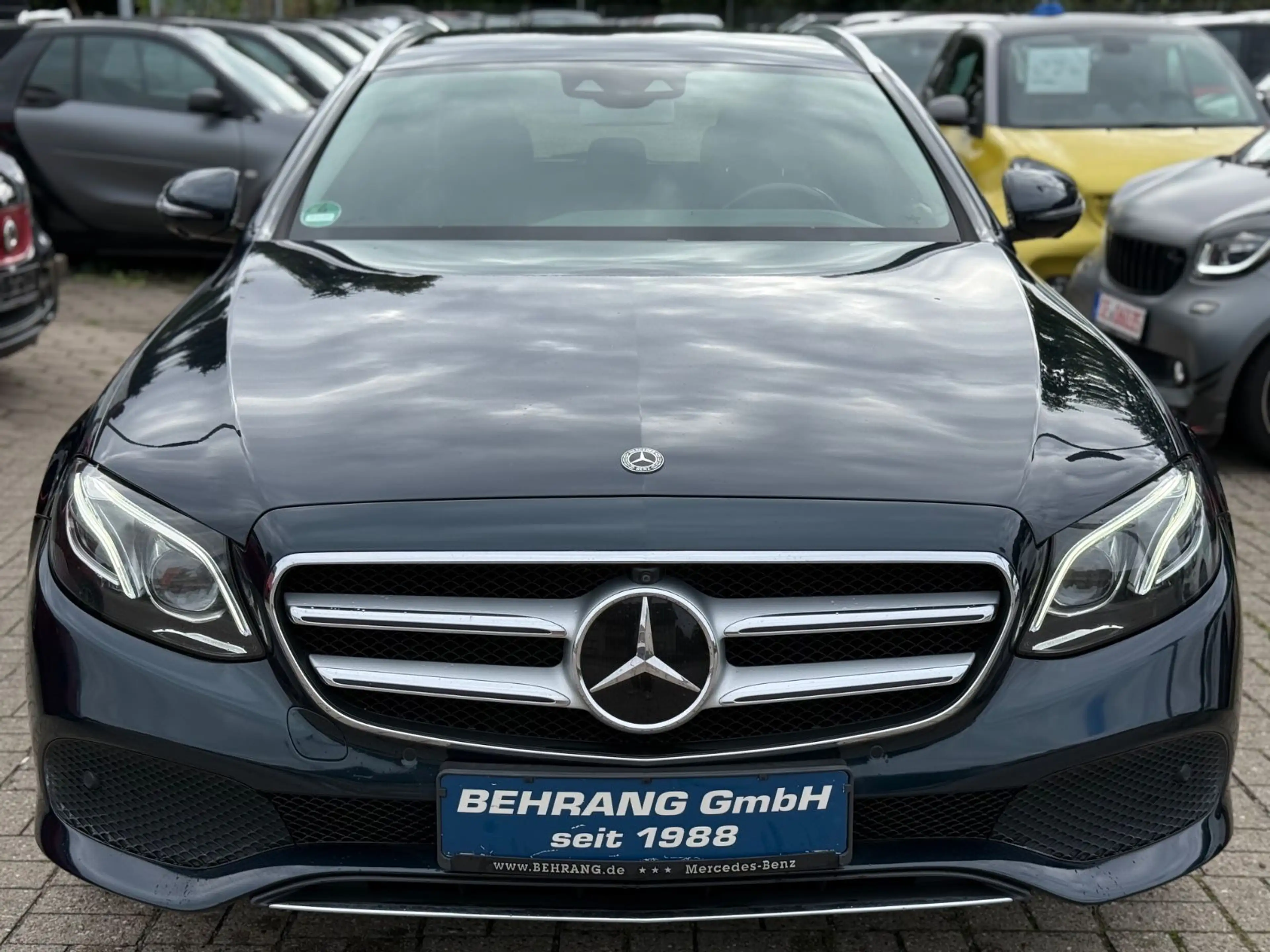 Mercedes-Benz E 350 E350Td AVANTGARDE *DISTRO*360°KAM*AHK*WIDESCREEN — photo 9