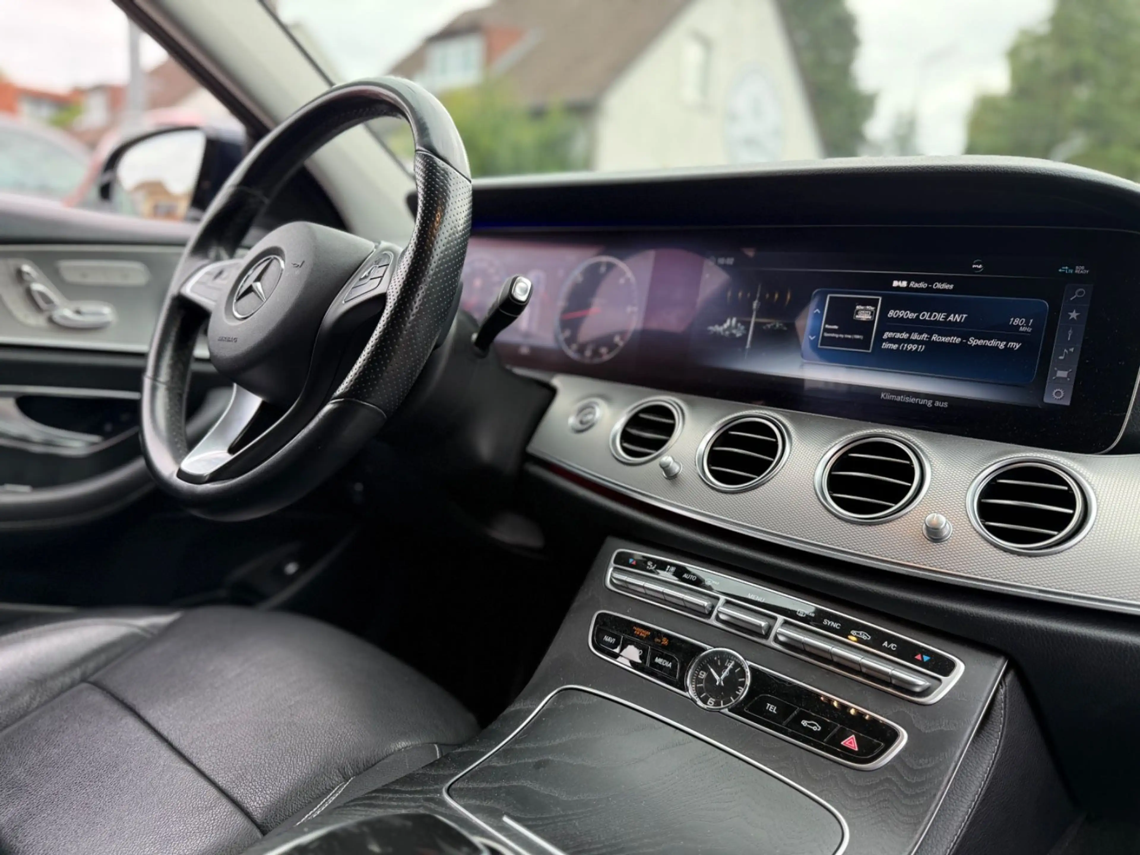 Mercedes-Benz E 350 E350Td AVANTGARDE *DISTRO*360°KAM*AHK*WIDESCREEN — photo 23