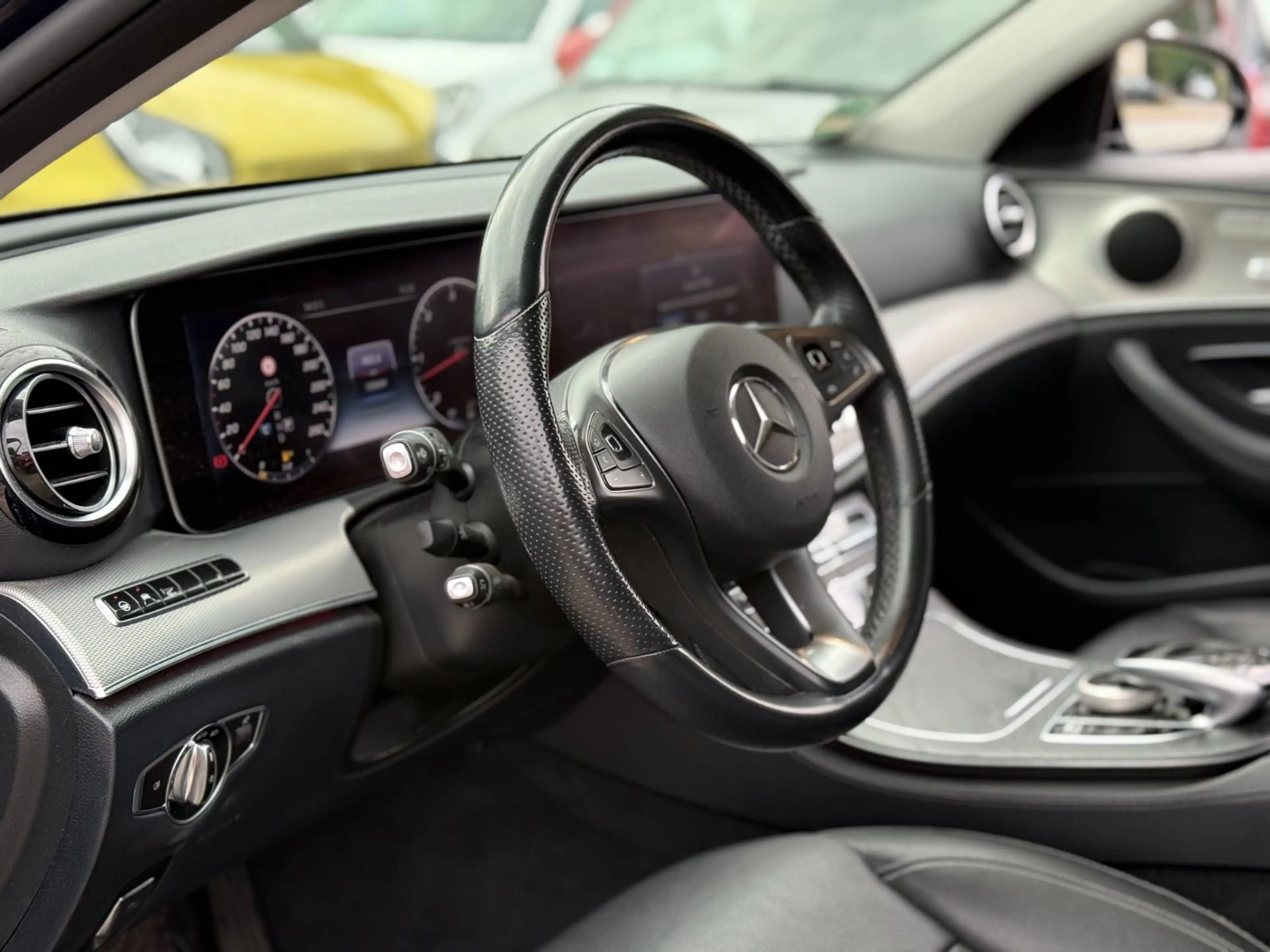 Mercedes-Benz E 350 E350Td AVANTGARDE *DISTRO*360°KAM*AHK*WIDESCREEN — photo 34