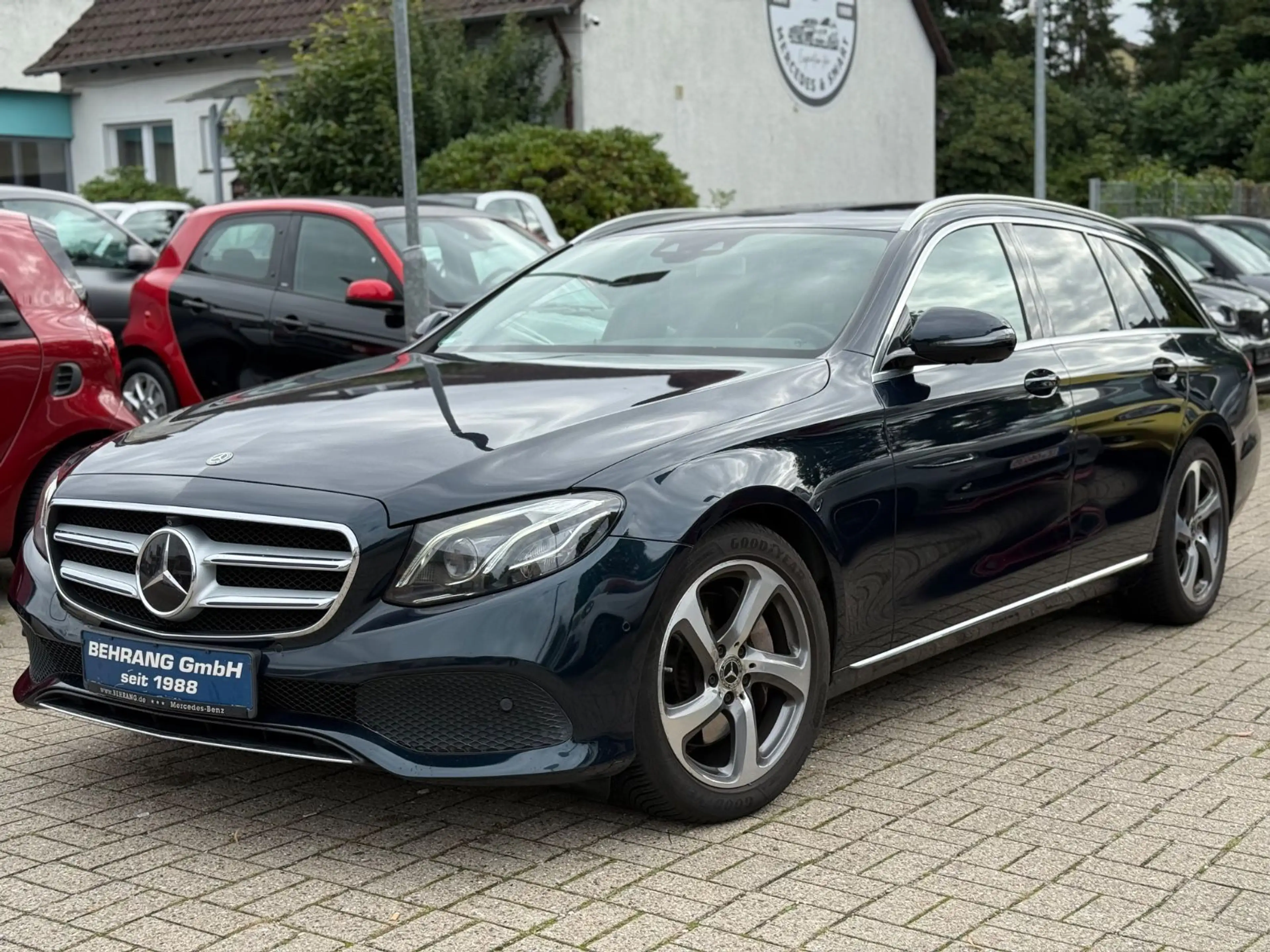 Mercedes-Benz E 350 E350Td AVANTGARDE *DISTRO*360°KAM*AHK*WIDESCREEN — photo 8