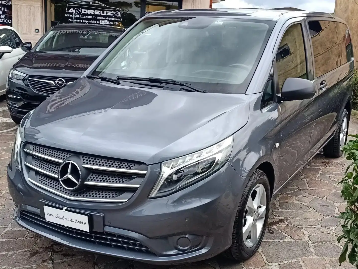 Mercedes-Benz Vito 119 CDI  BLUETEC 5 POSTI TOURER (190 cv) Gris - 1