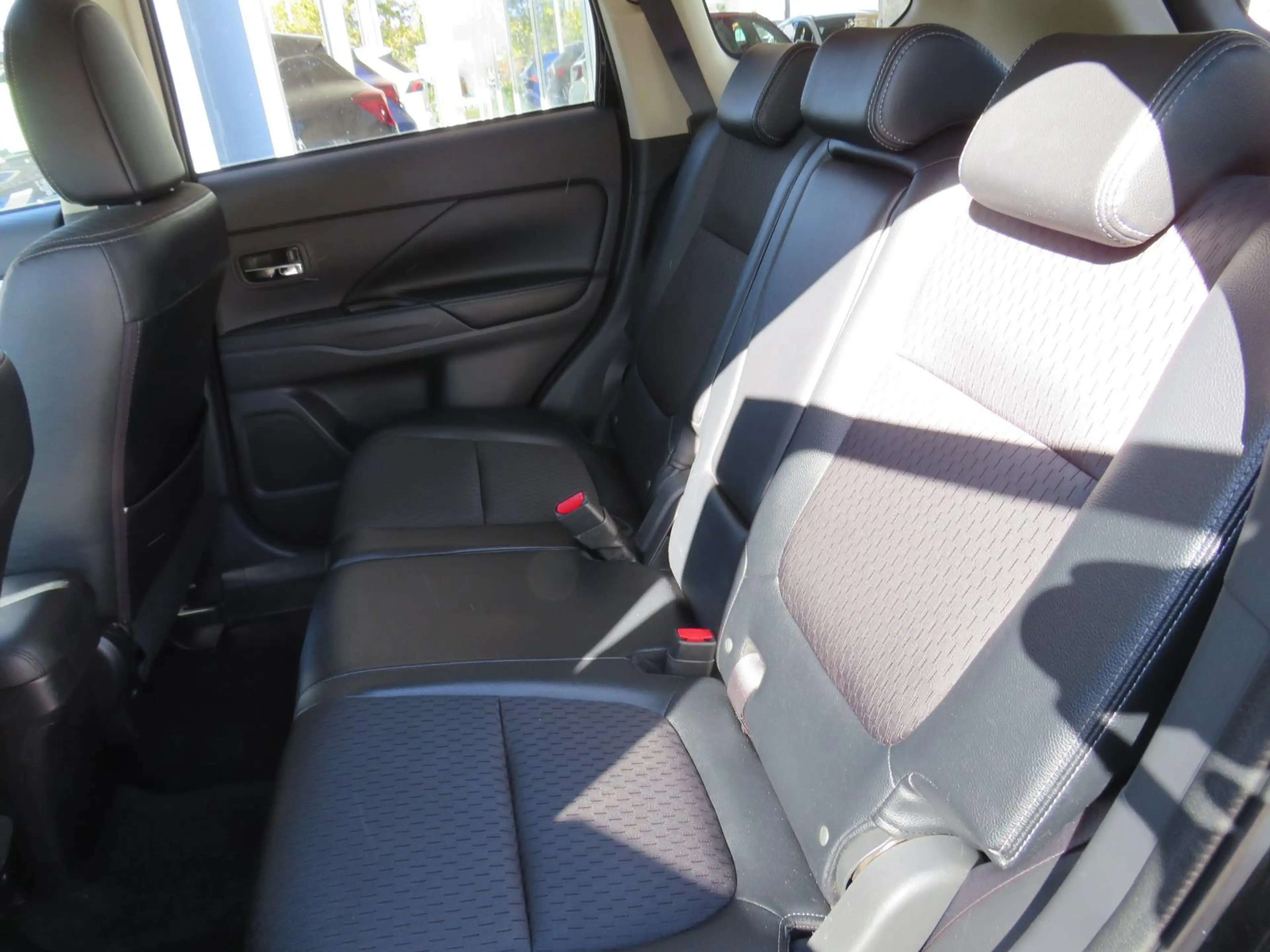 Mitsubishi Outlander Diamant Edition 4WD — photo 13