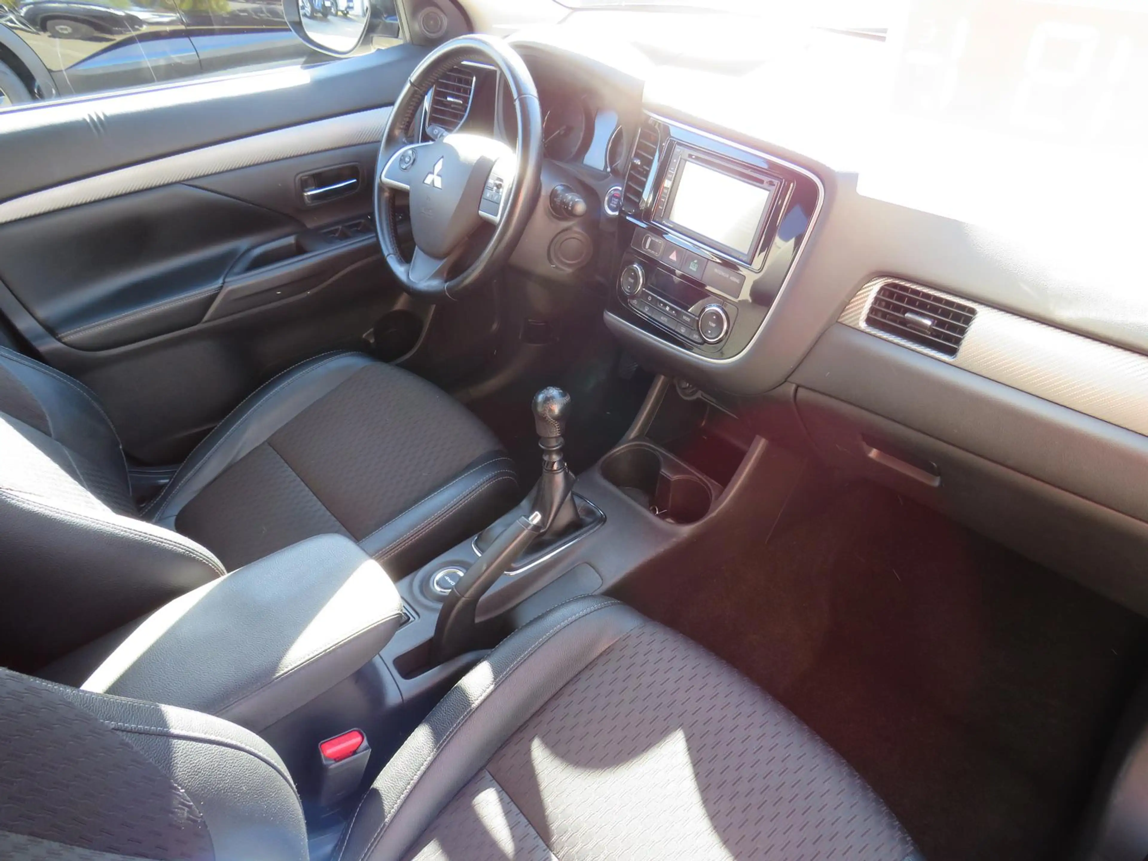 Mitsubishi Outlander Diamant Edition 4WD — photo 15