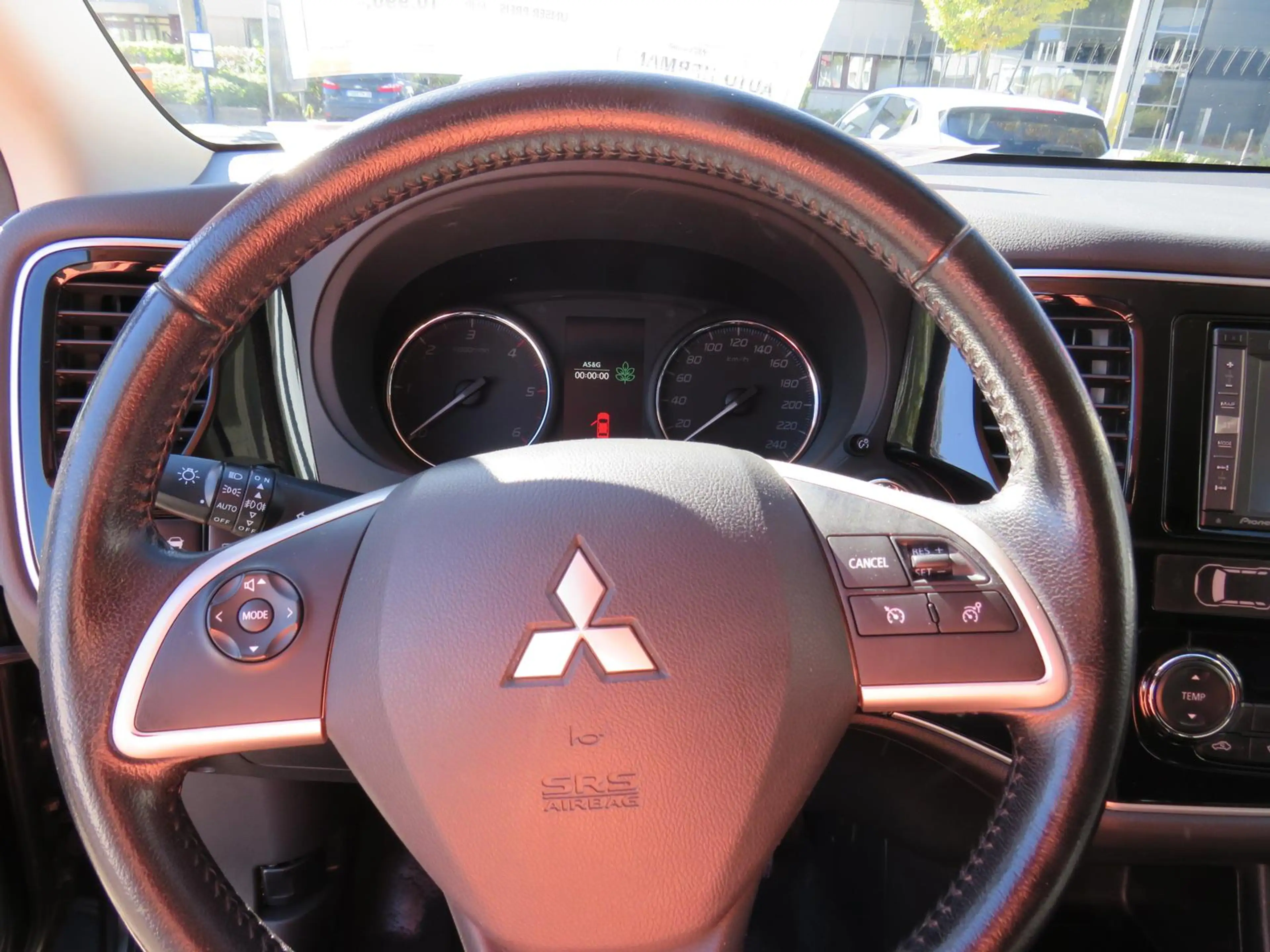 Mitsubishi Outlander Diamant Edition 4WD — photo 9