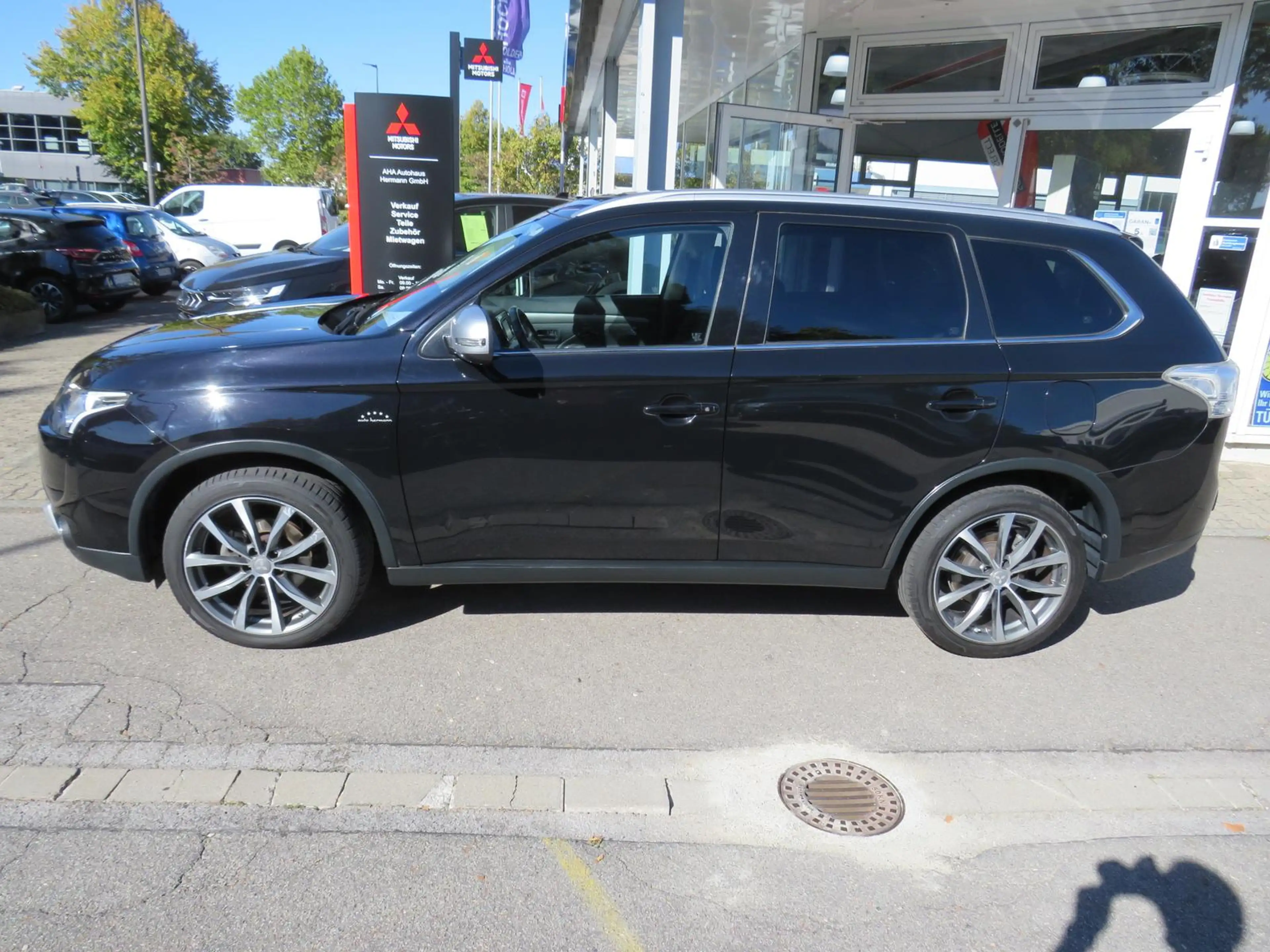 Mitsubishi Outlander Diamant Edition 4WD — photo 2