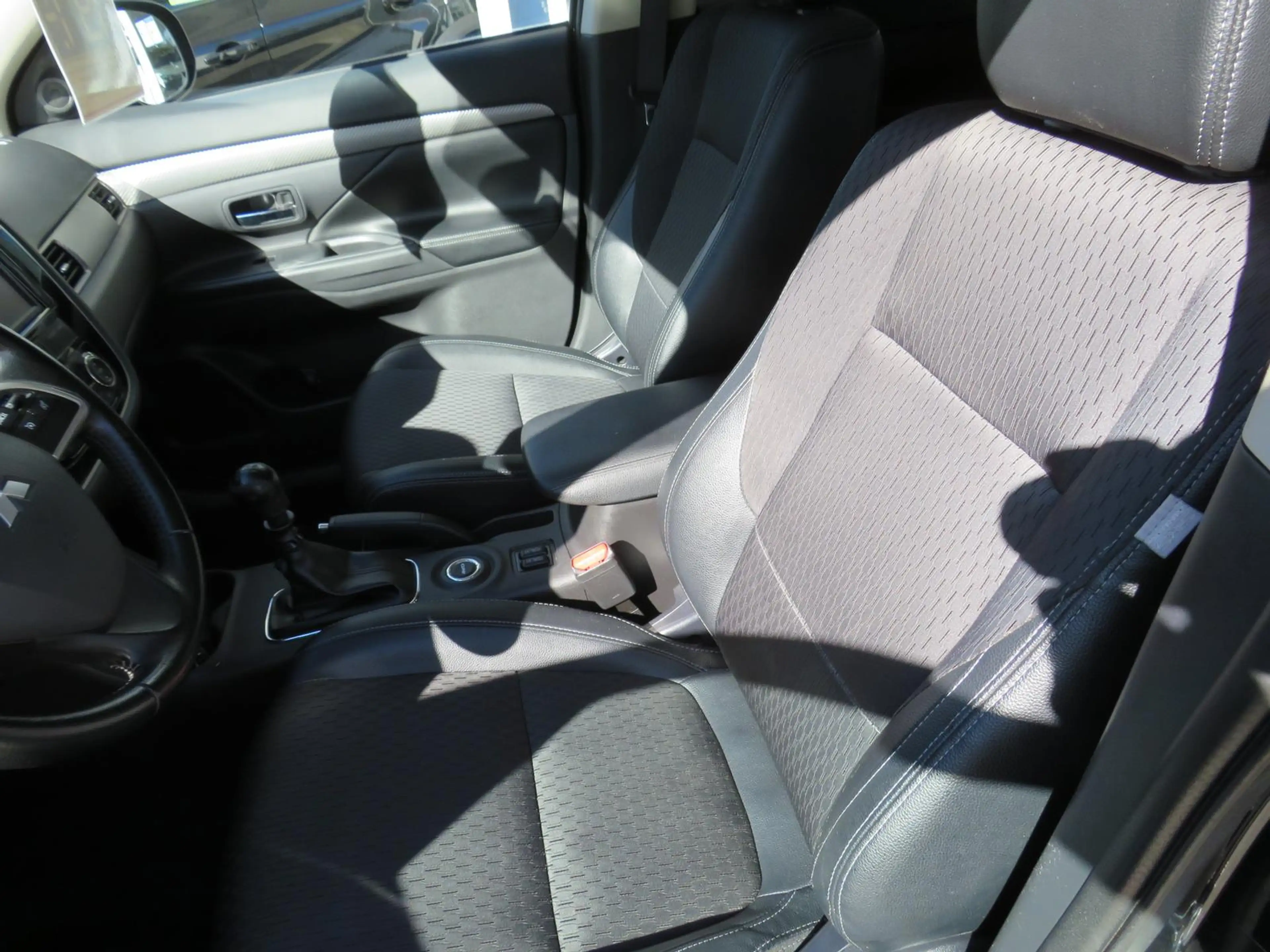 Mitsubishi Outlander Diamant Edition 4WD — photo 7
