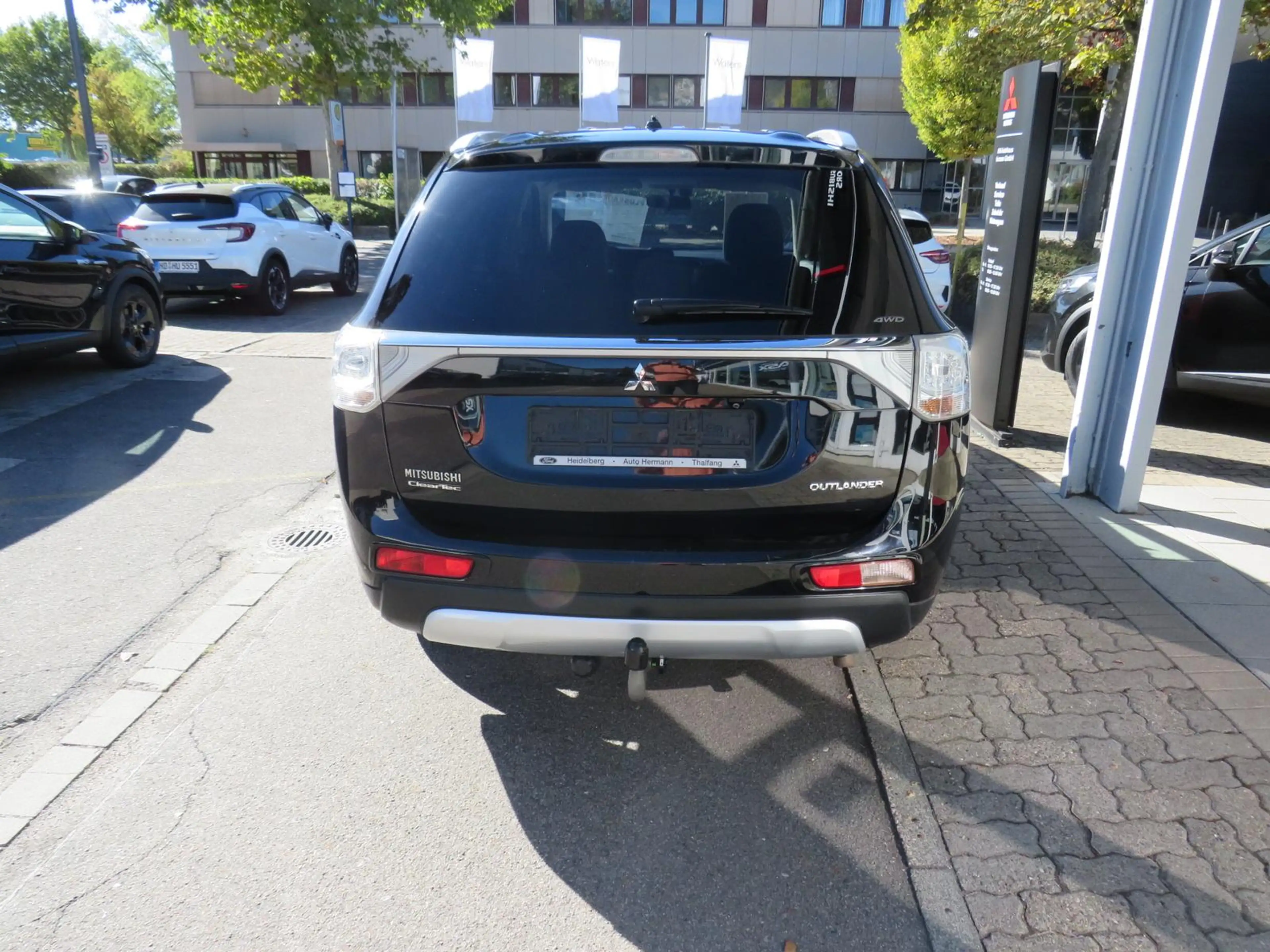 Mitsubishi Outlander Diamant Edition 4WD — photo 4