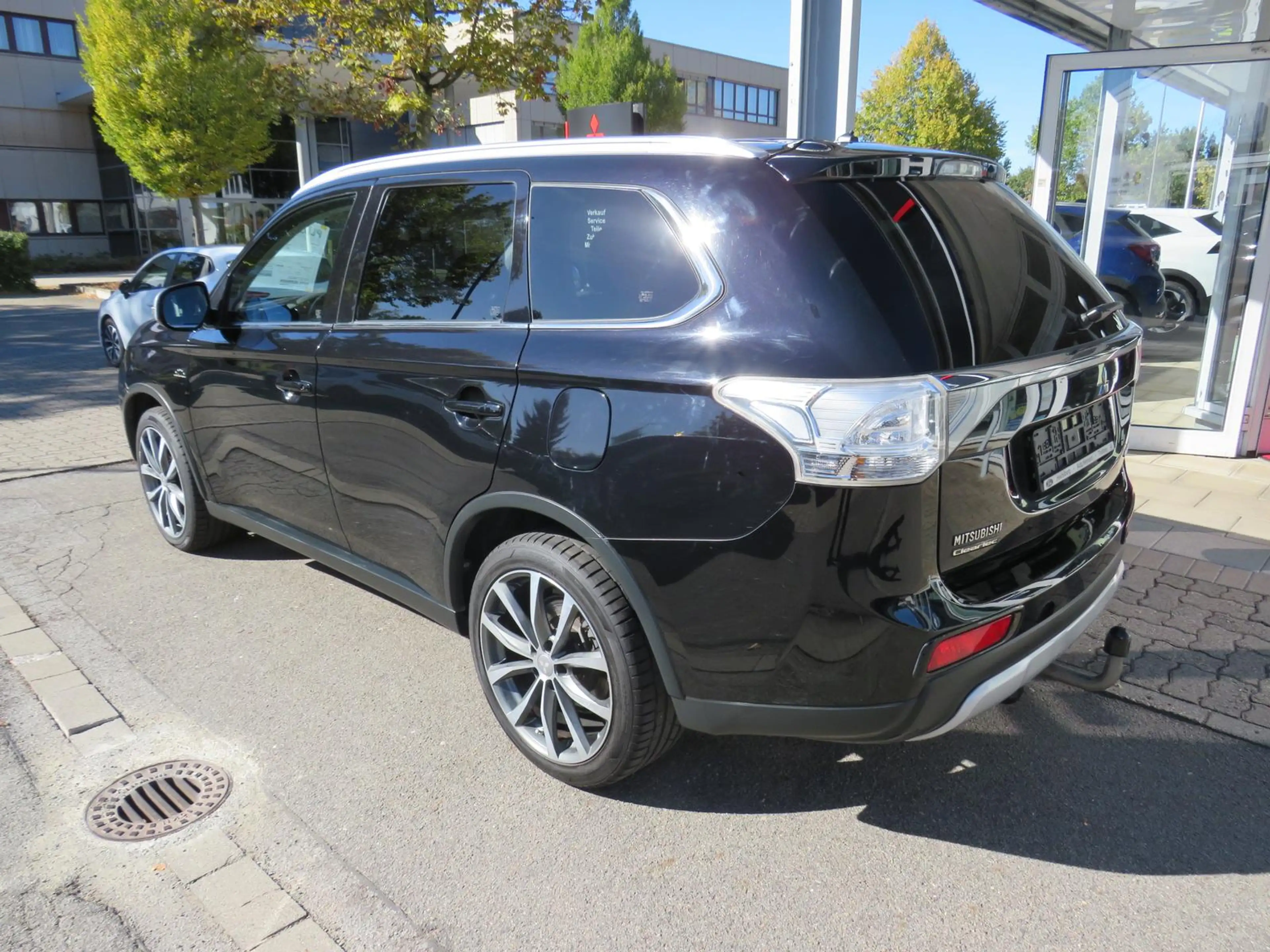 Mitsubishi Outlander Diamant Edition 4WD — photo 3