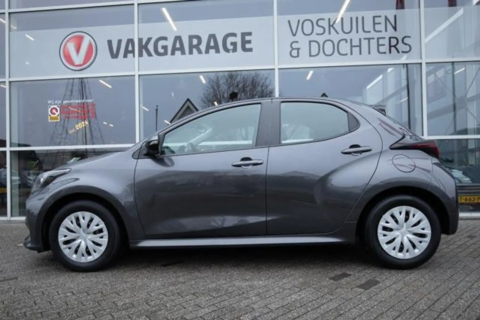 Toyota Yaris 1.5 Hybrid Business Camera | Carplay Grijs - 2