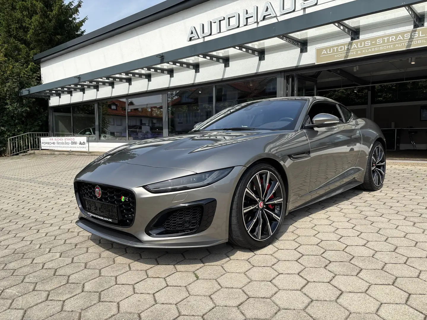 Jaguar F-Type COUPE R V8 P575 AWD BLACK PANO MEMORY TOTWINKEL Grau - 1