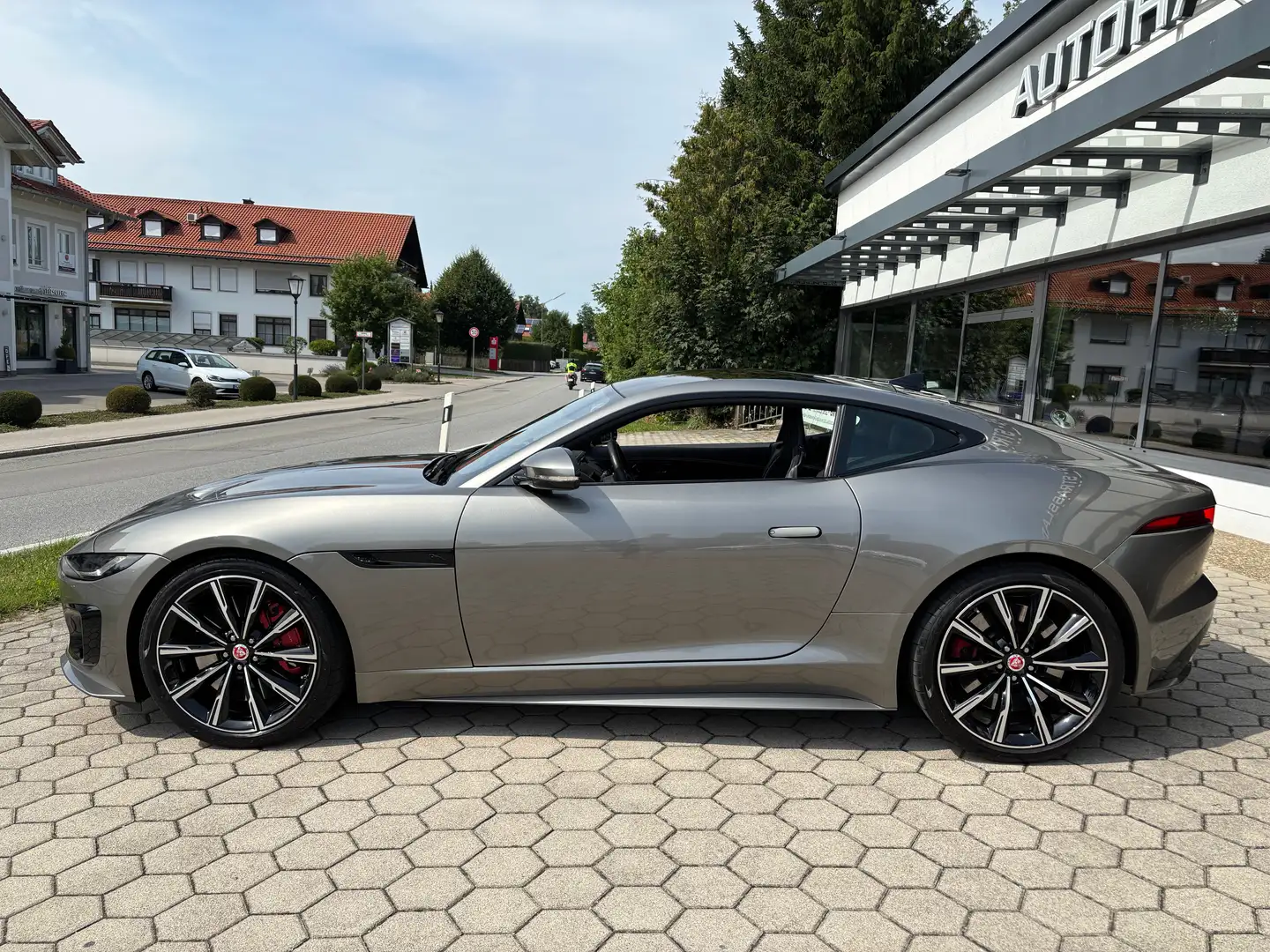 Jaguar F-Type COUPE R V8 P575 AWD BLACK PANO MEMORY TOTWINKEL Grau - 2