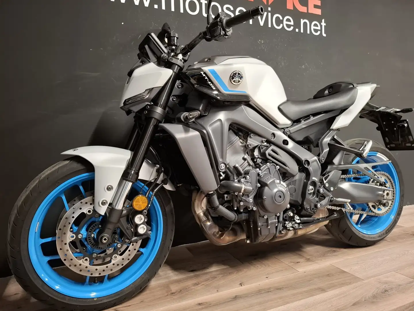 Yamaha MT-09 Y-AMT Bianco - 2