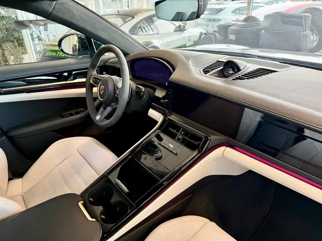Porsche Panamera view 14
