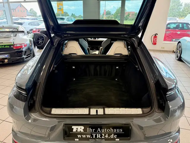 Porsche Panamera view 11