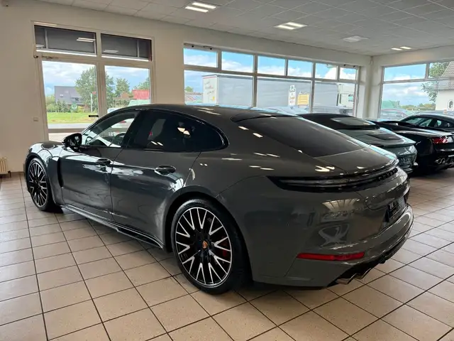 Porsche Panamera view 3