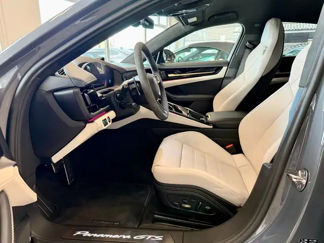 Porsche Panamera view 8