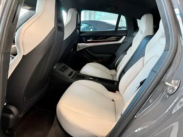 Porsche Panamera view 9