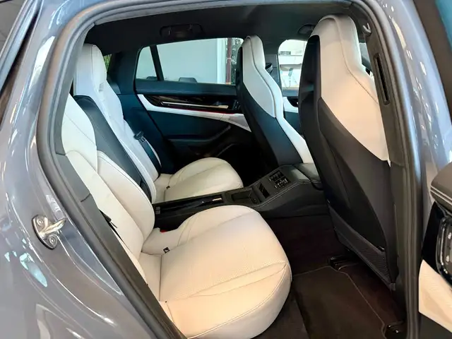 Porsche Panamera view 12