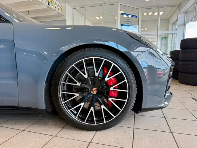 Porsche Panamera view 6