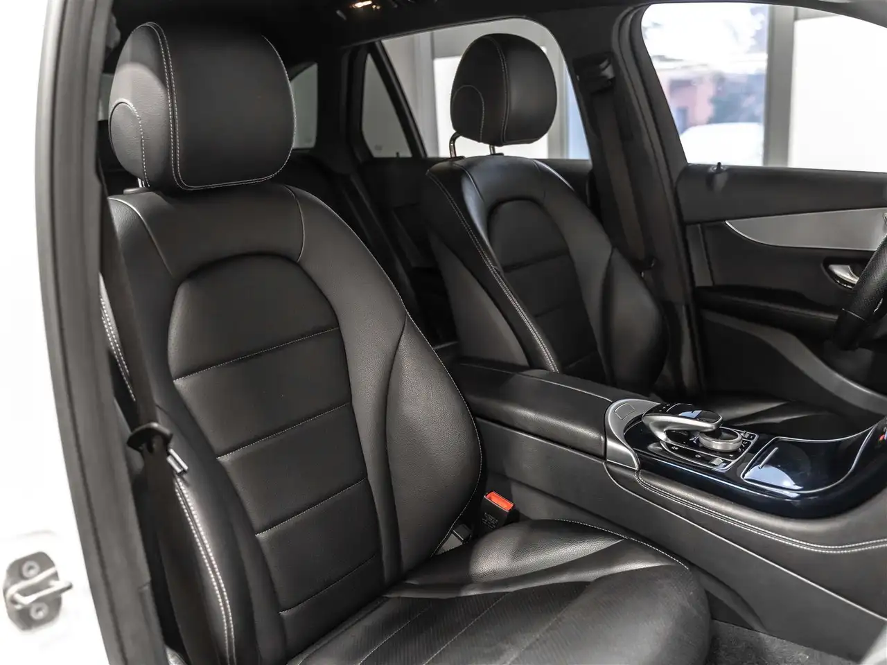 Mercedes-Benz GLC снимка Mercedes-Benz GLC