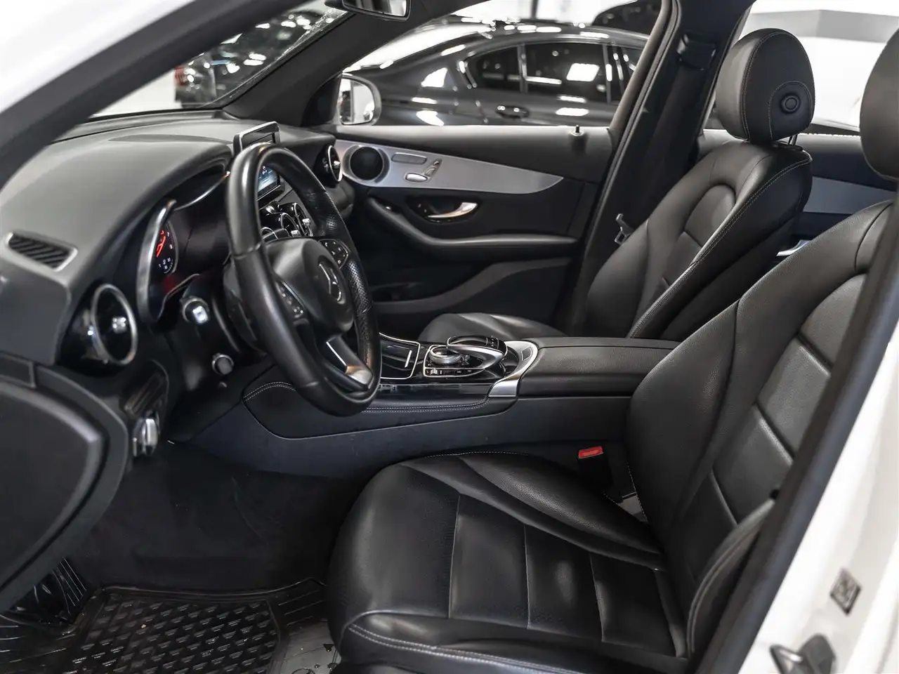 Mercedes-Benz GLC снимка Mercedes-Benz GLC