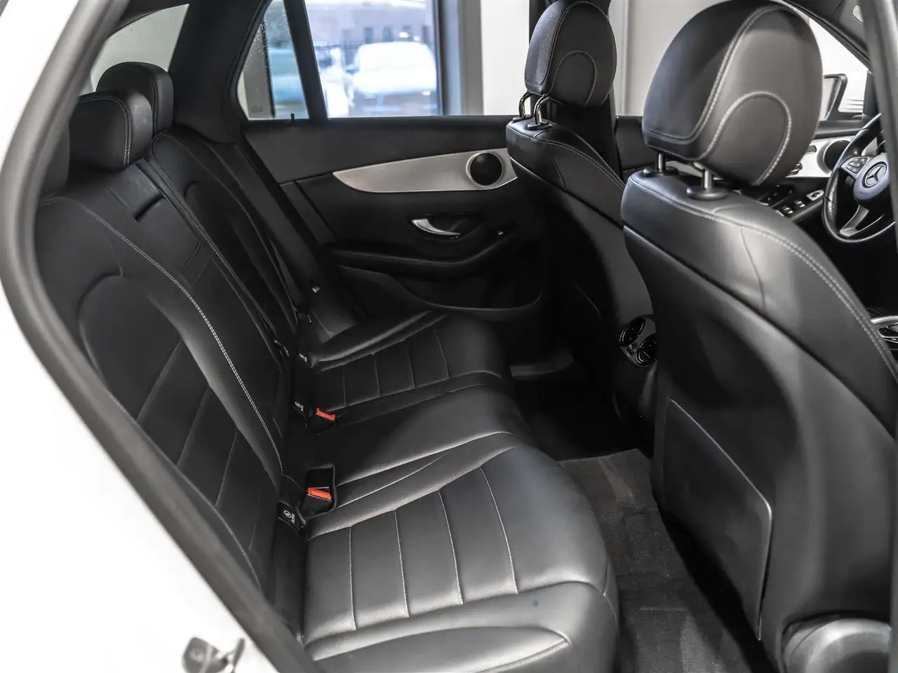Mercedes-Benz GLC снимка Mercedes-Benz GLC