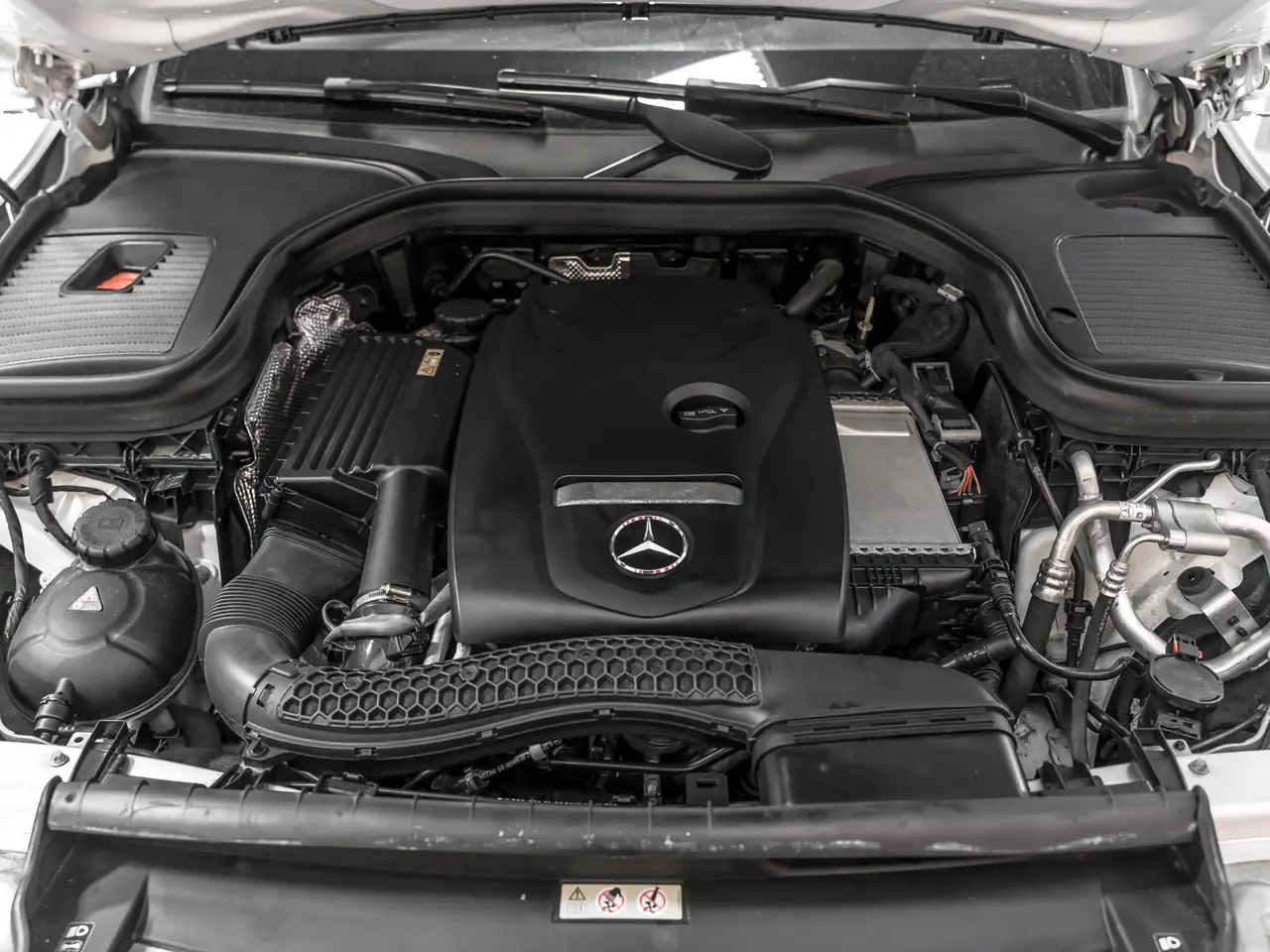 Mercedes-Benz GLC снимка Mercedes-Benz GLC