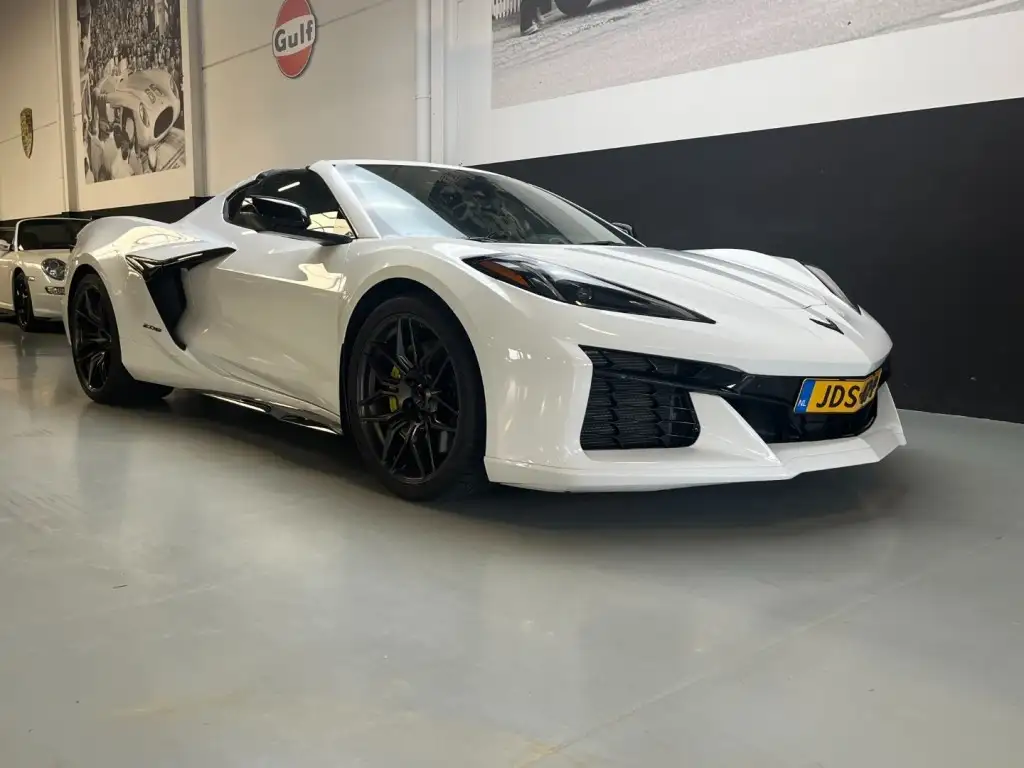 Chevrolet Corvette 2024 из Европы — купить под ключ
