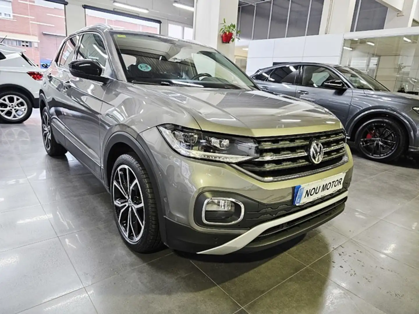 Volkswagen T-Cross 1.0 TSI Sport DSG7 85kW Gris - 2