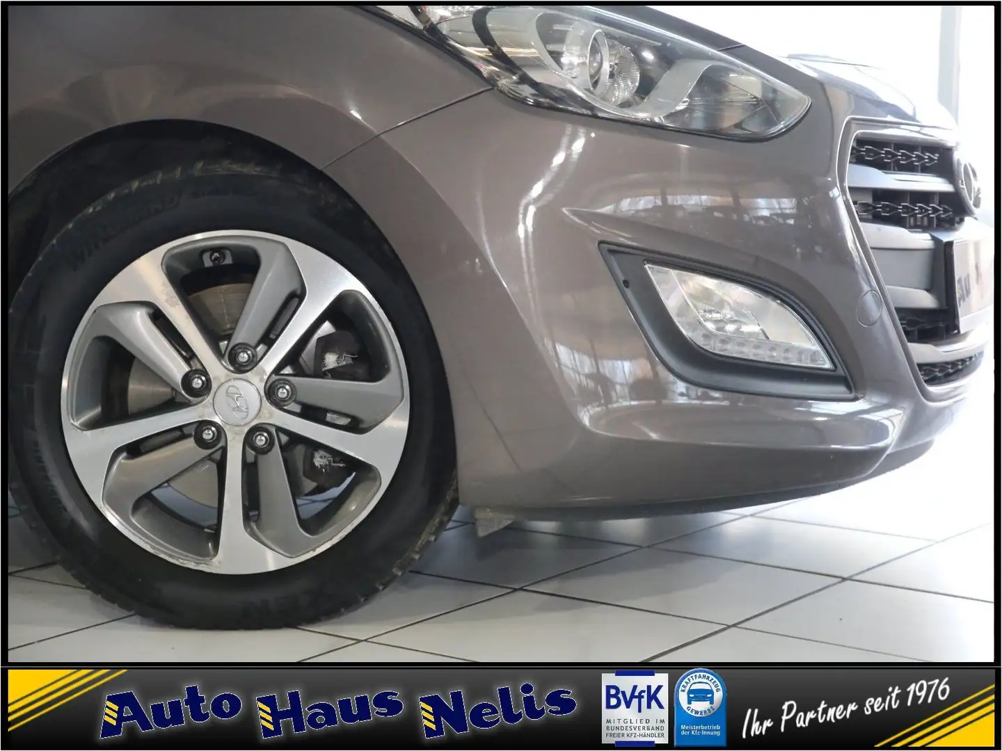 Hyundai i30 1,6 GDI blue Yes! Silver RFKam PDCh NaviTouc Marrón - 2