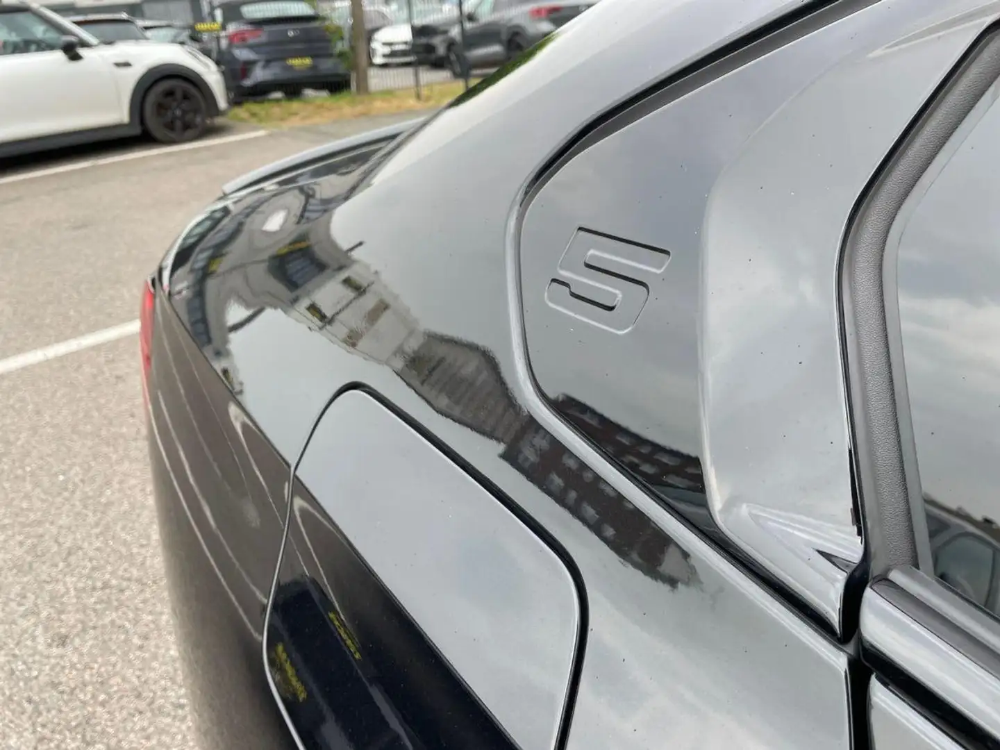 BMW 520 d LIMOUSINE M-SPORTPAKET PRO+AHK+PANO+LEDER+HUD+AC Fekete - 2
