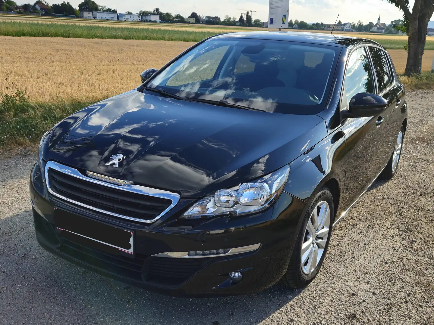 Peugeot 308 308 1,2 PureTech Active S Schwarz - 1