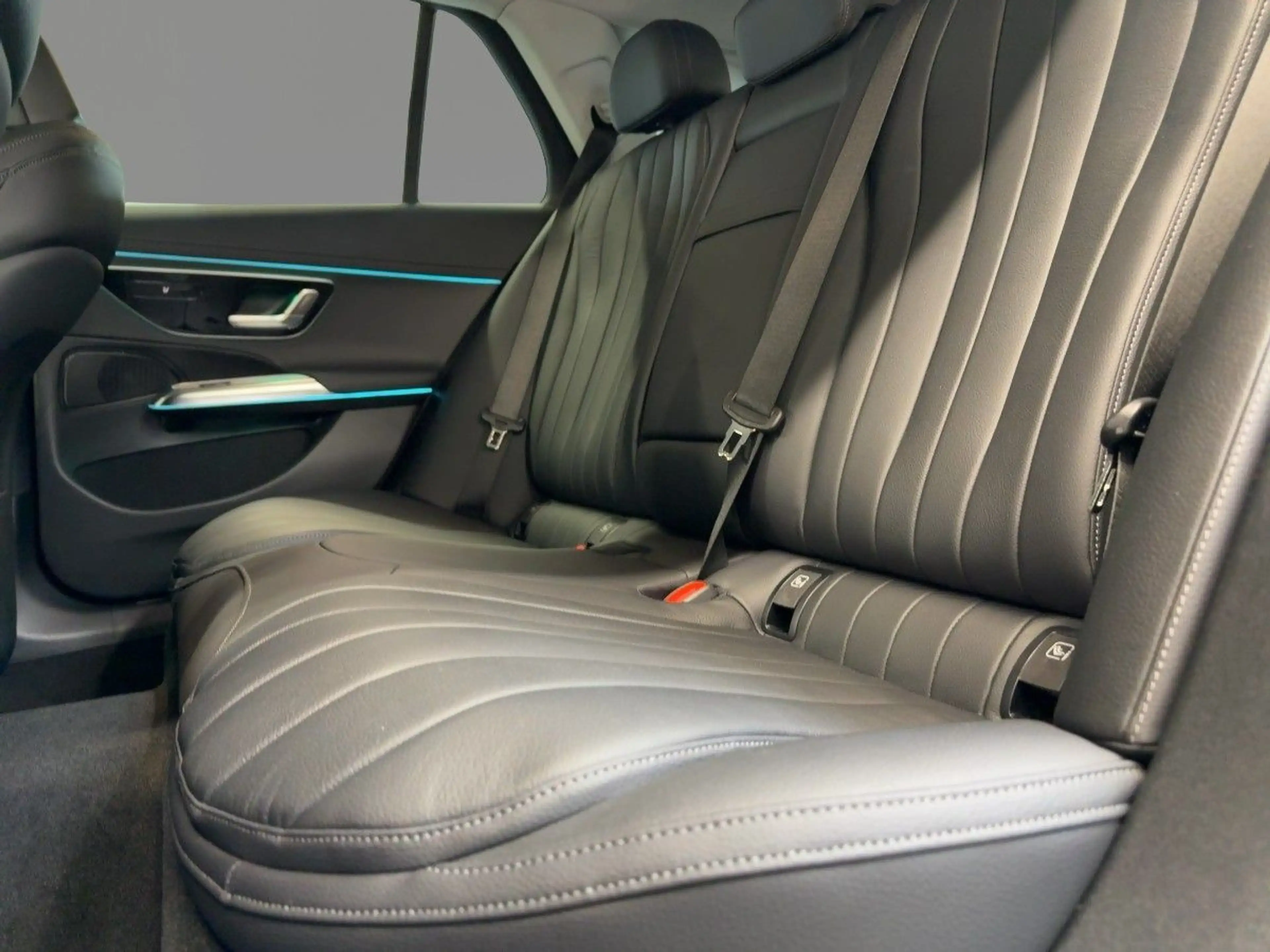 Mercedes-Benz E 450 d Avantgarde Advanced Plus 4Matic Kamera N — photo 9