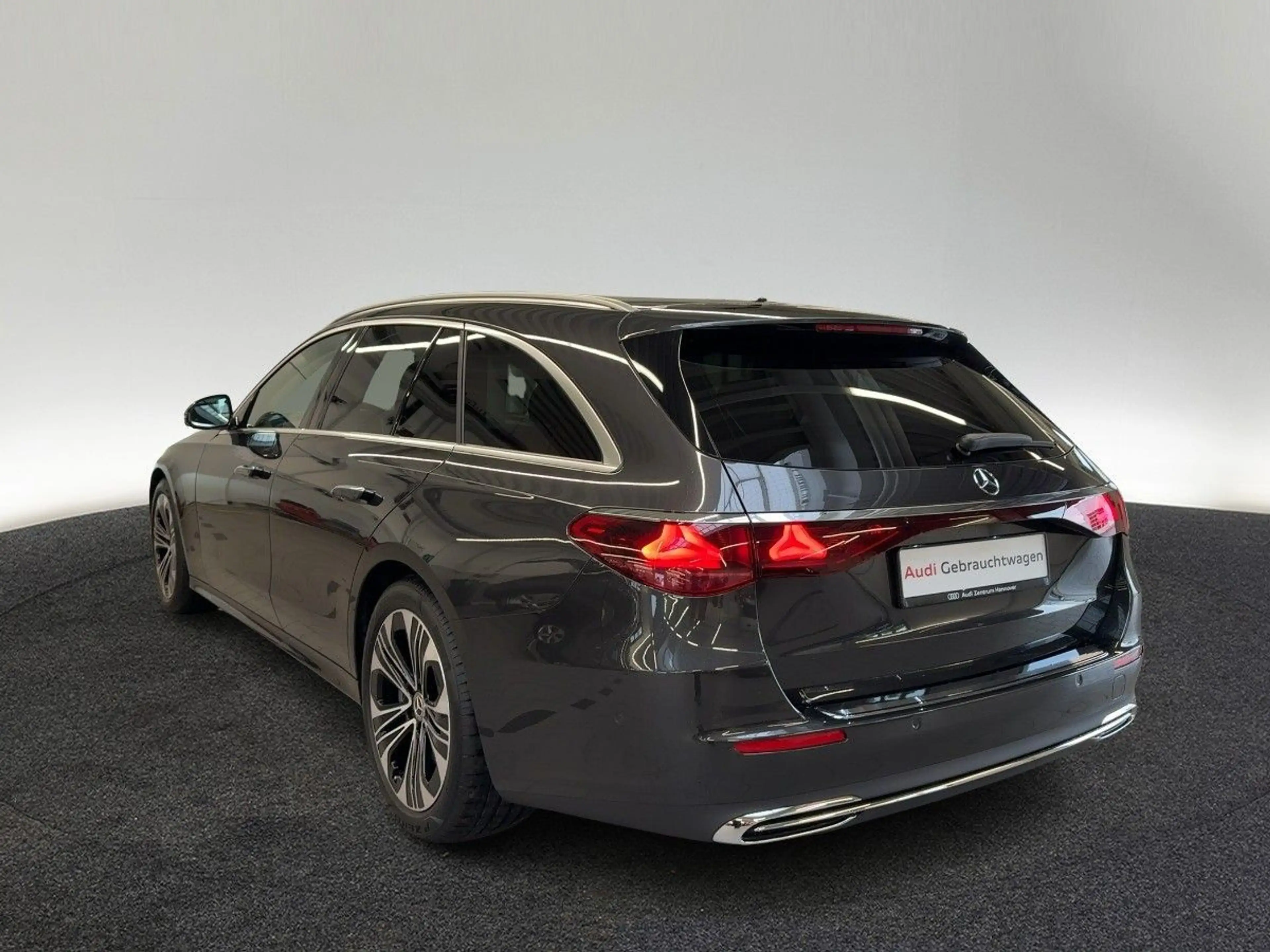 Mercedes-Benz E 450 d Avantgarde Advanced Plus 4Matic Kamera N — photo 4