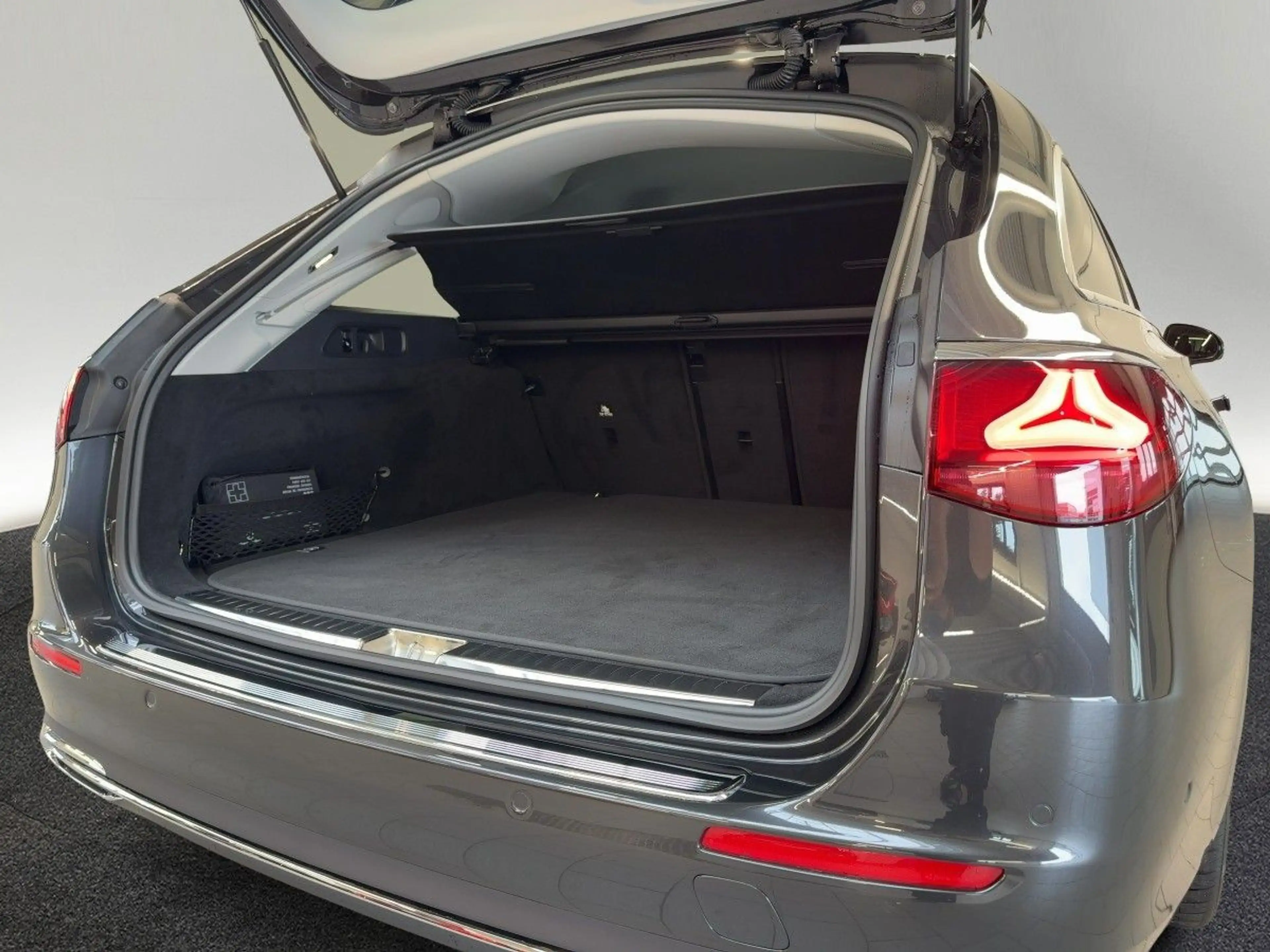 Mercedes-Benz E 450 d Avantgarde Advanced Plus 4Matic Kamera N — photo 7