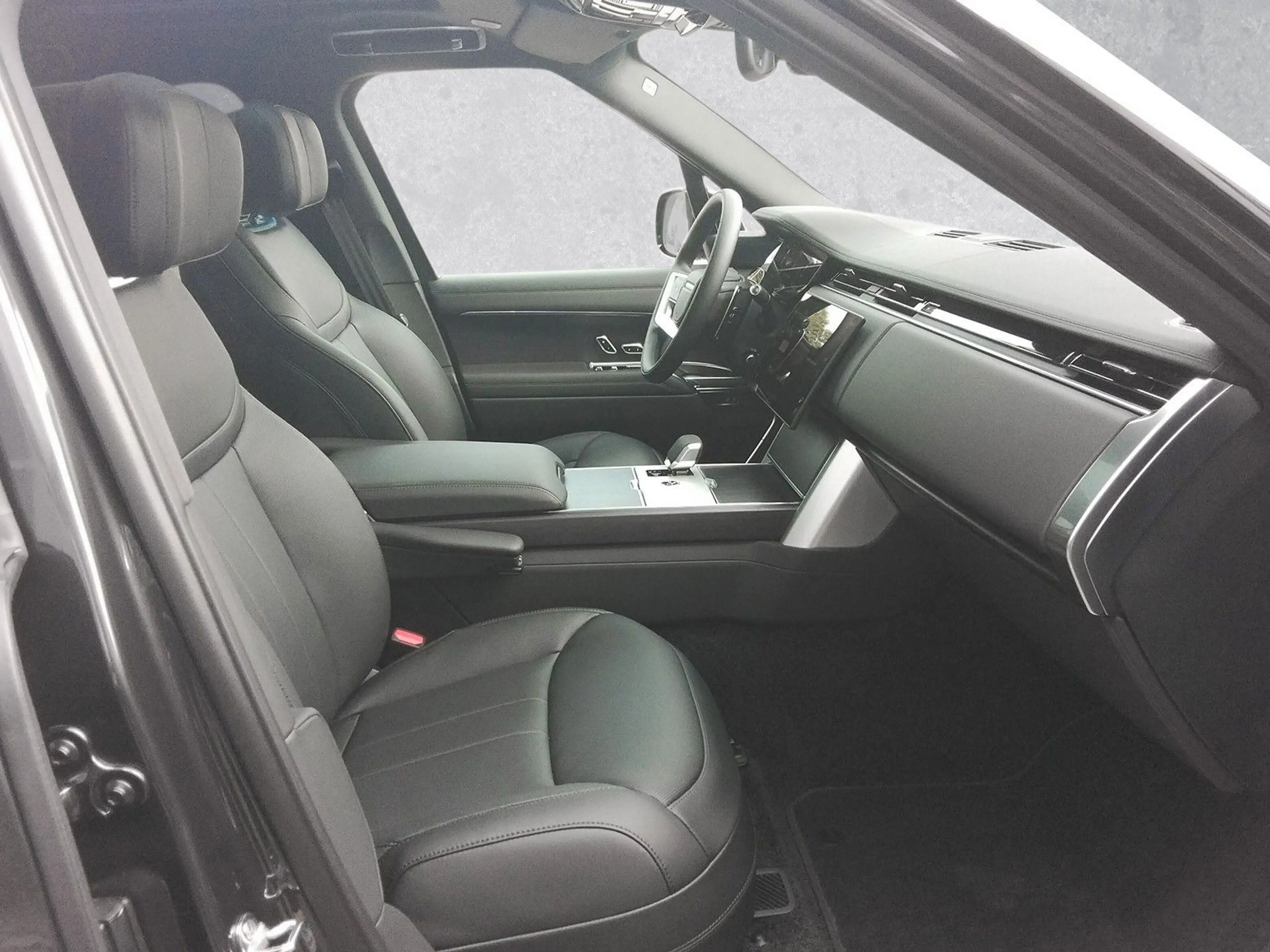 Land Rover Range Rover P460e HSE PHEV — photo 3